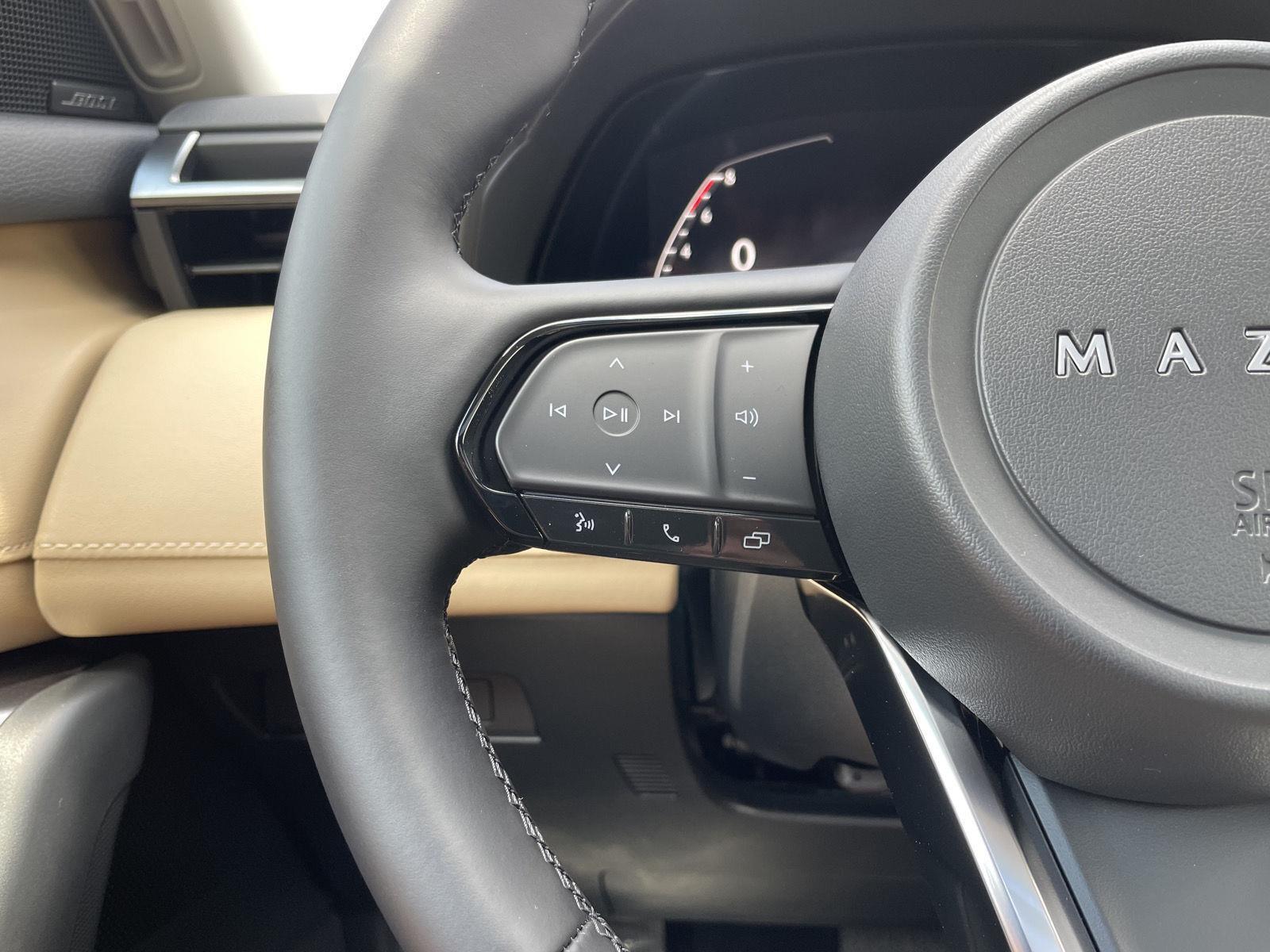 Vehicle photo 12