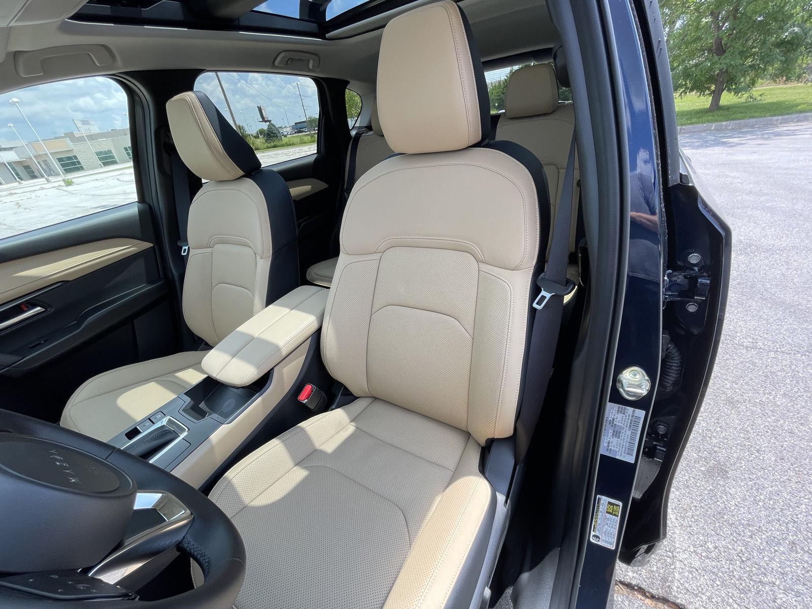 Vehicle photo 17
