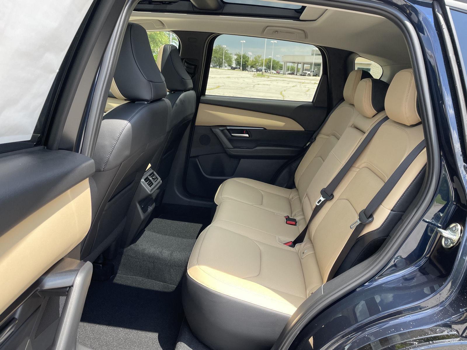 Vehicle photo 19