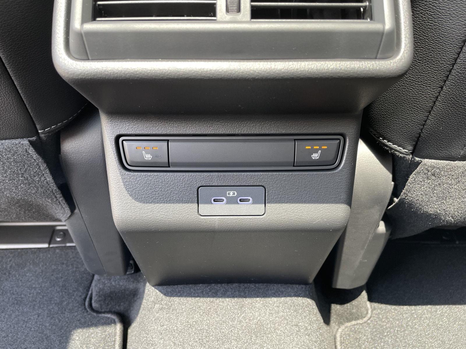 Vehicle photo 20