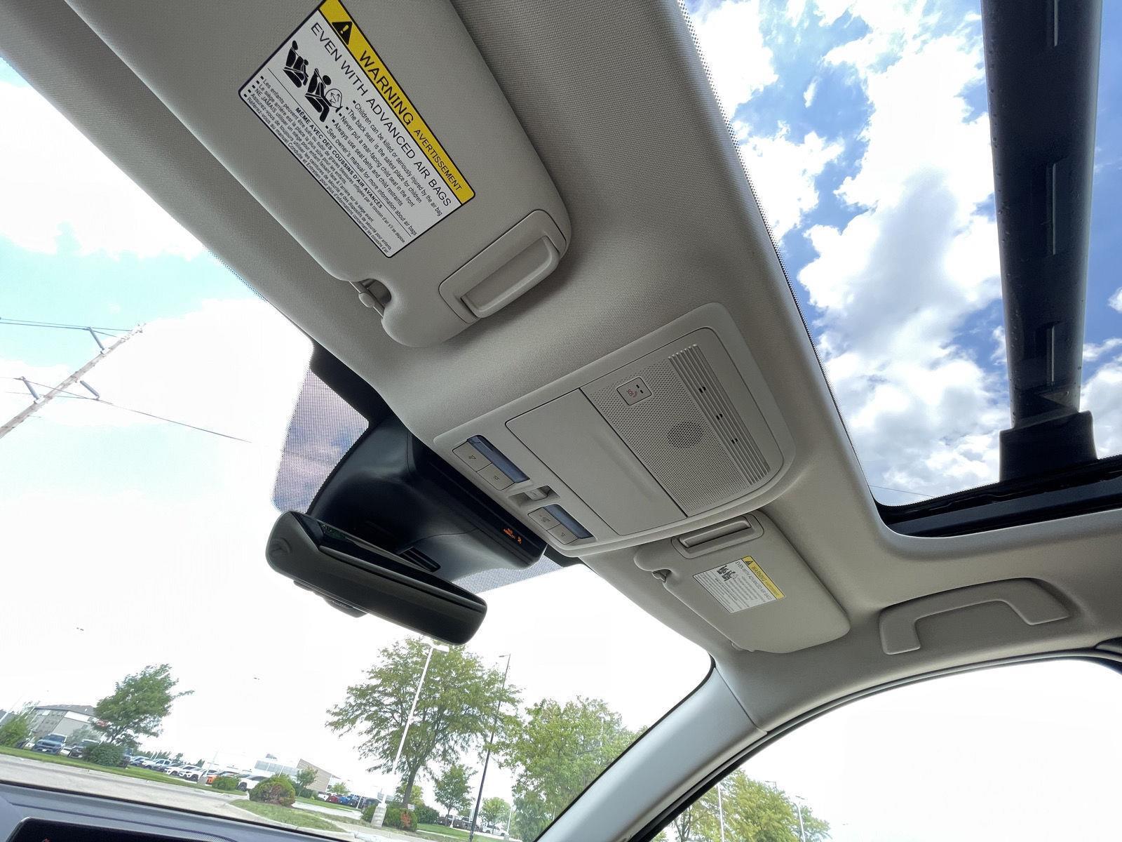Vehicle photo 21