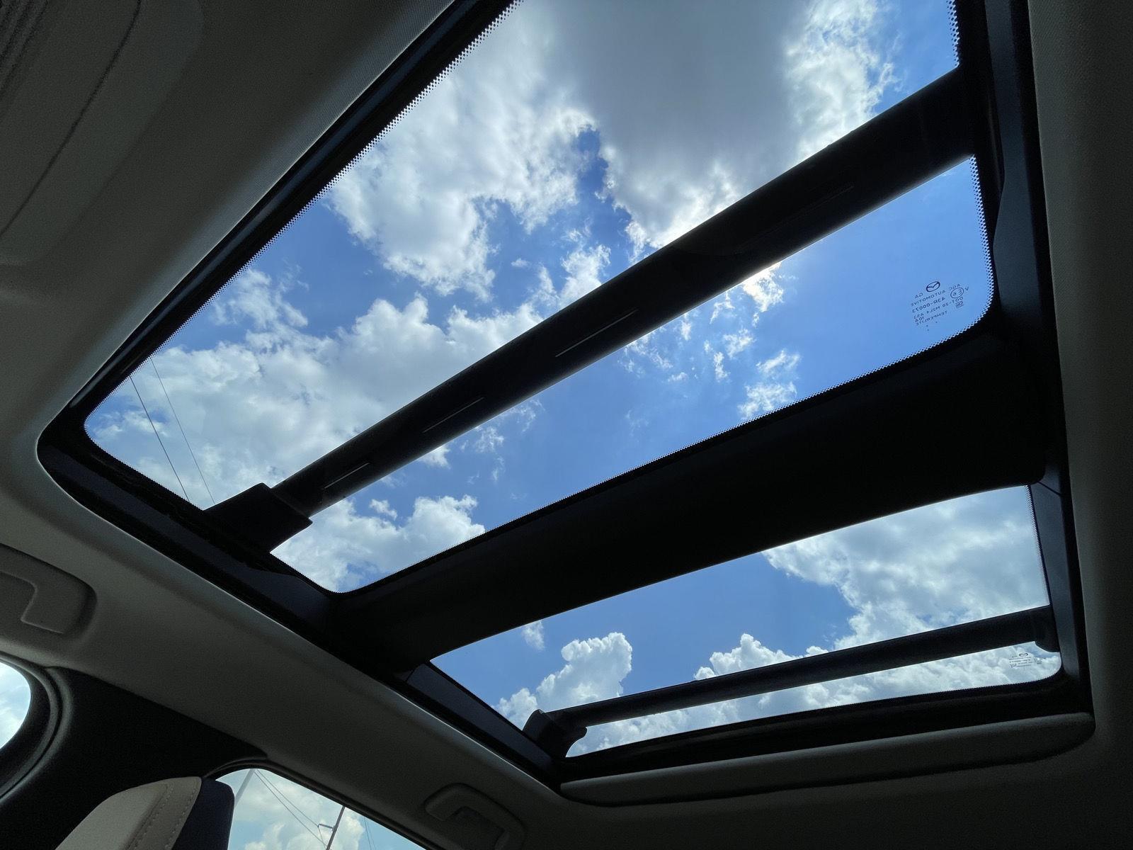 Vehicle photo 22