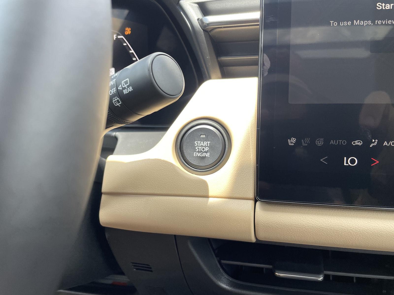 Vehicle photo 25