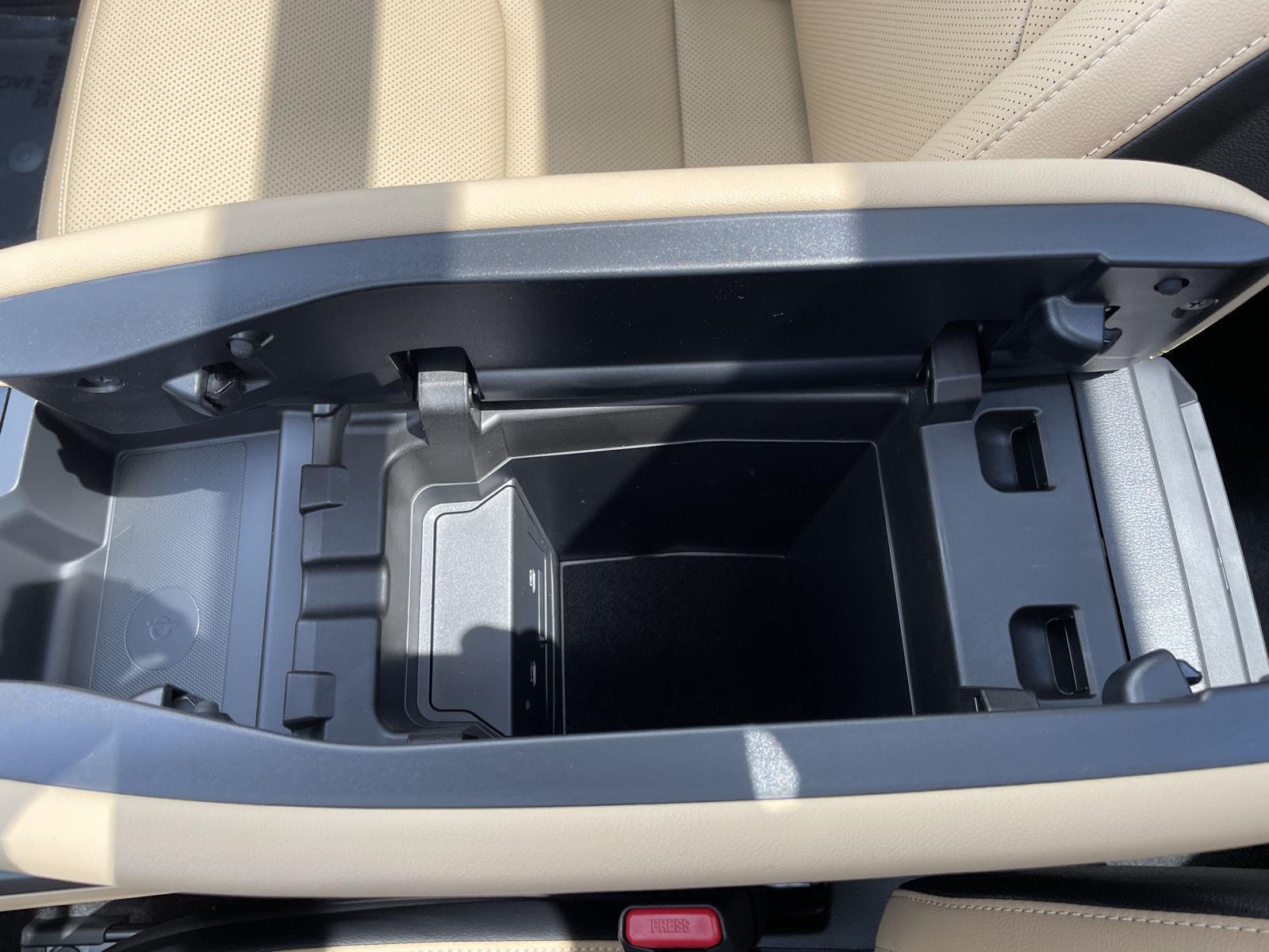 Vehicle photo 30