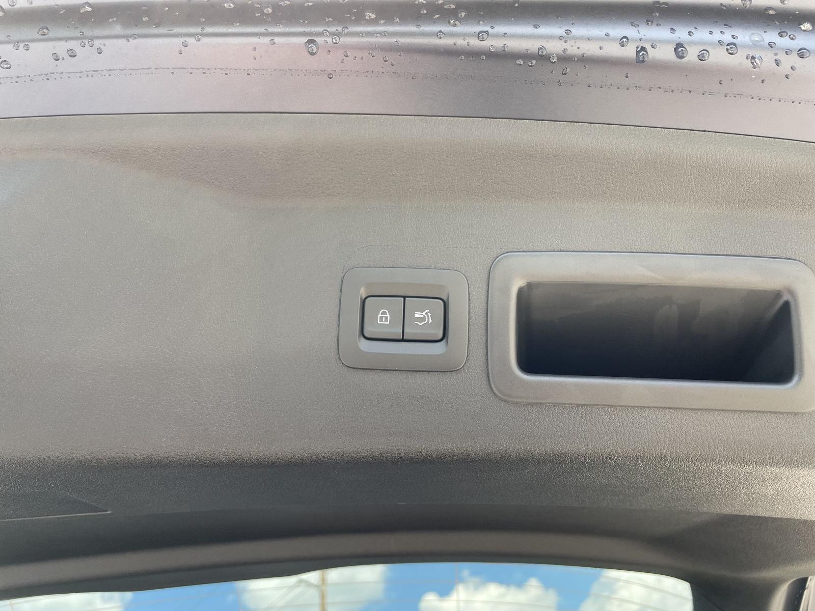 Vehicle photo 35