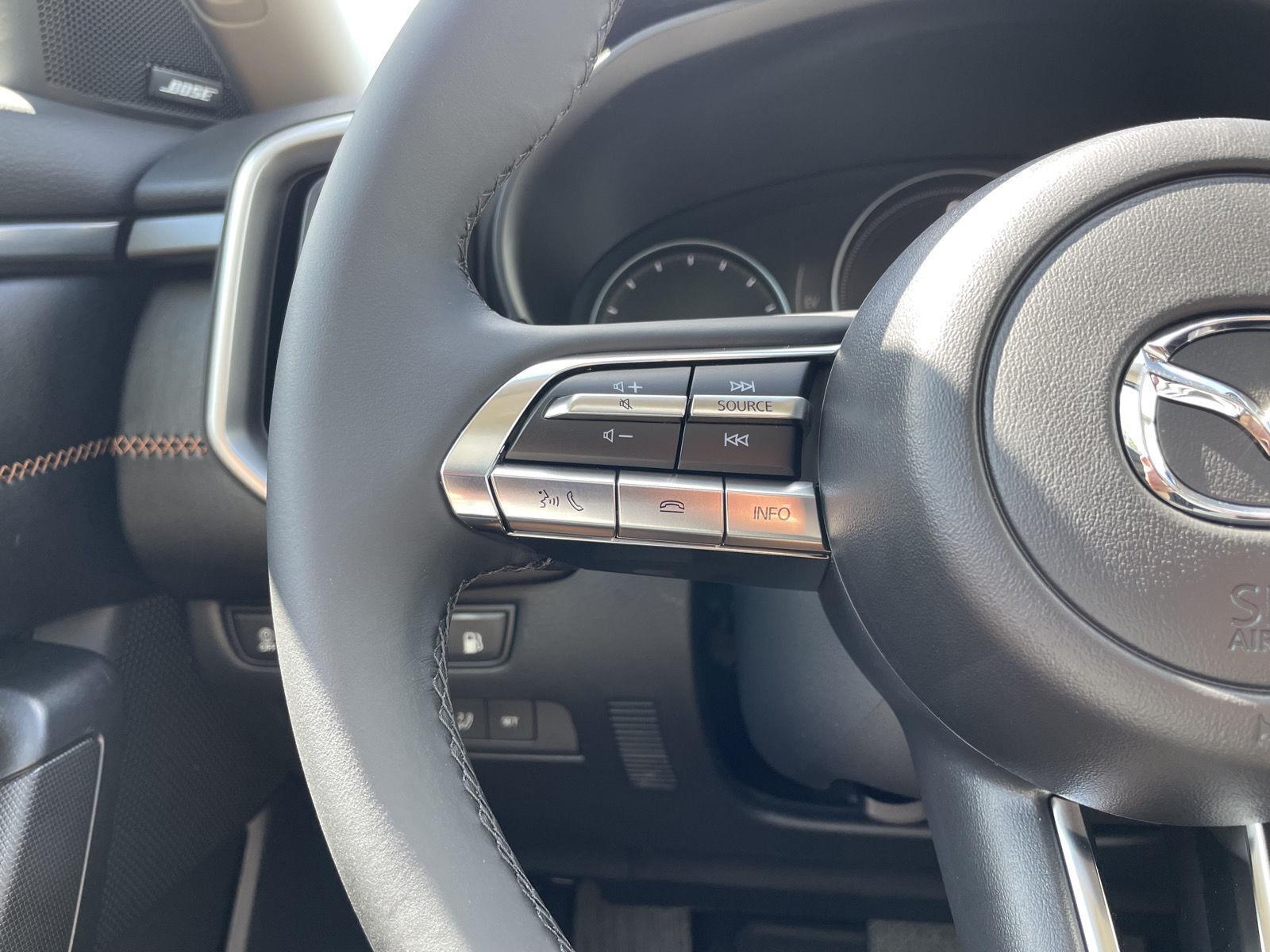 Vehicle photo 12