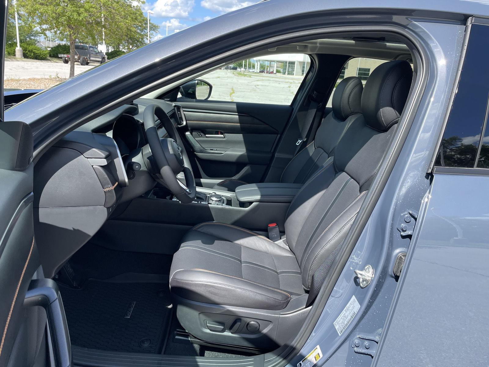 Vehicle photo 16