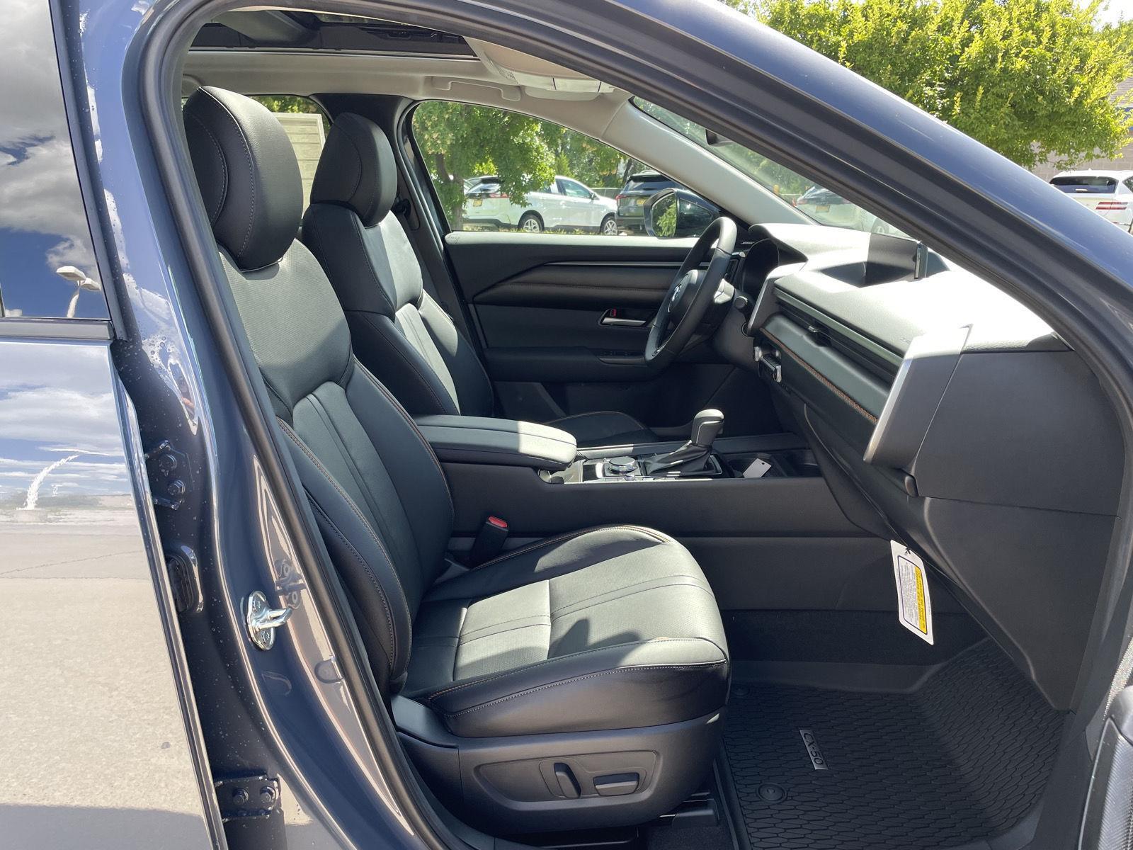 Vehicle photo 18