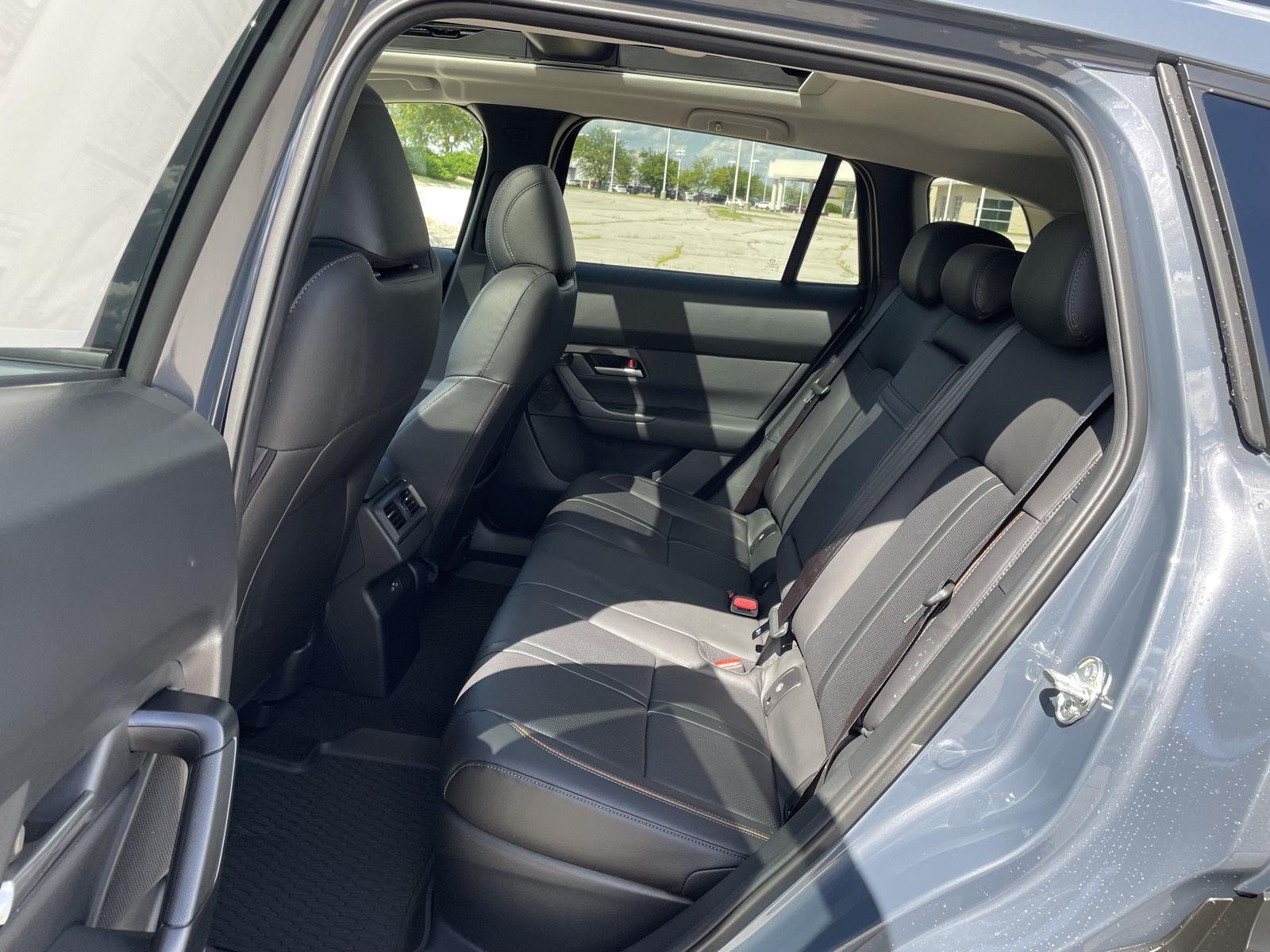 Vehicle photo 19