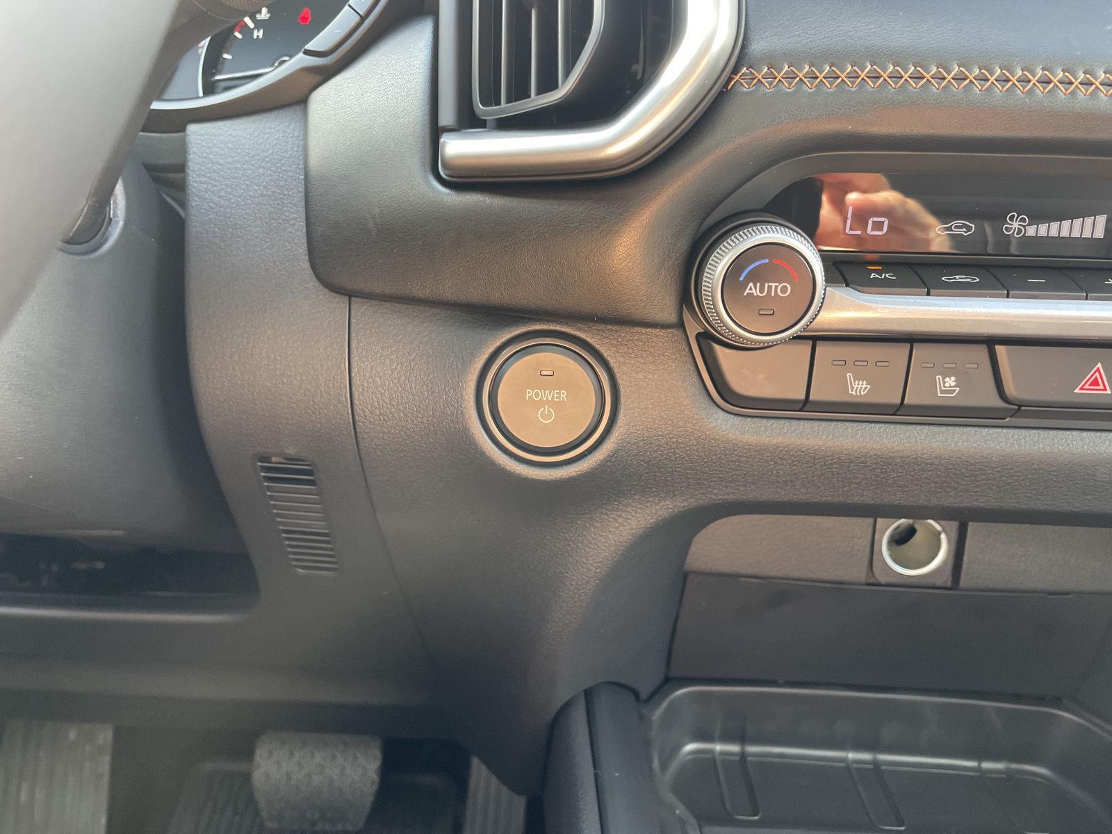 Vehicle photo 24