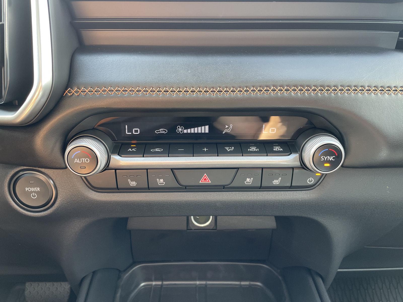 Vehicle photo 25