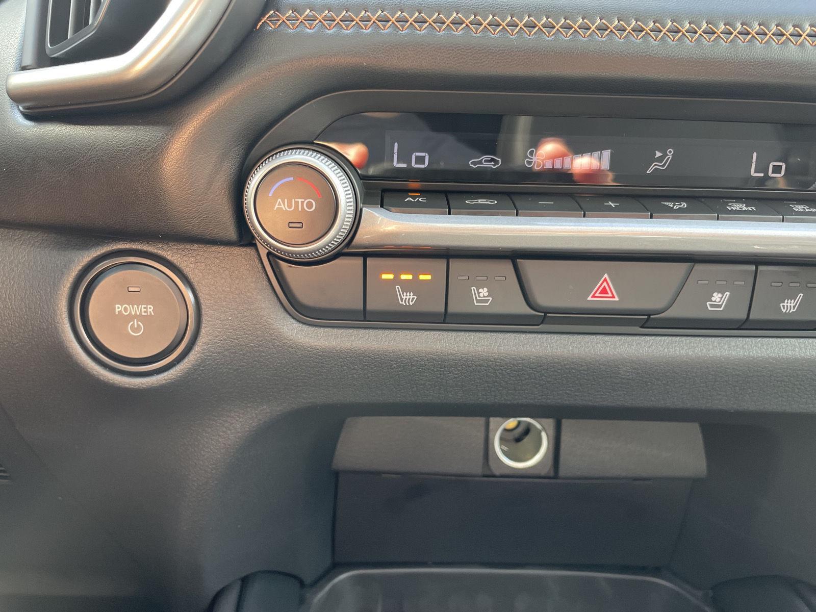 Vehicle photo 26