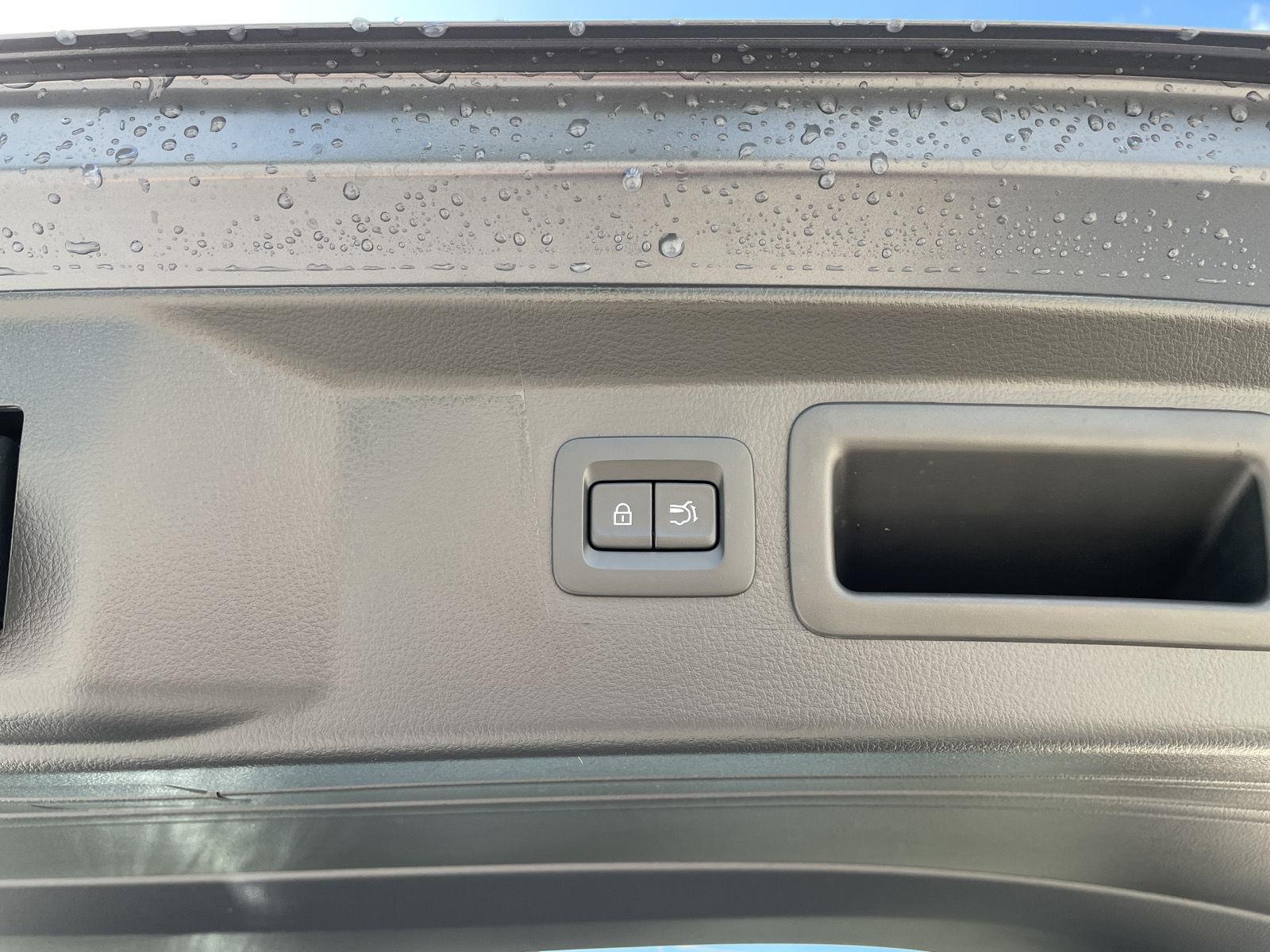 Vehicle photo 36