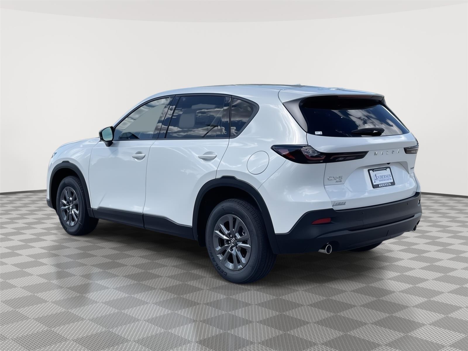 Vehicle photo 9