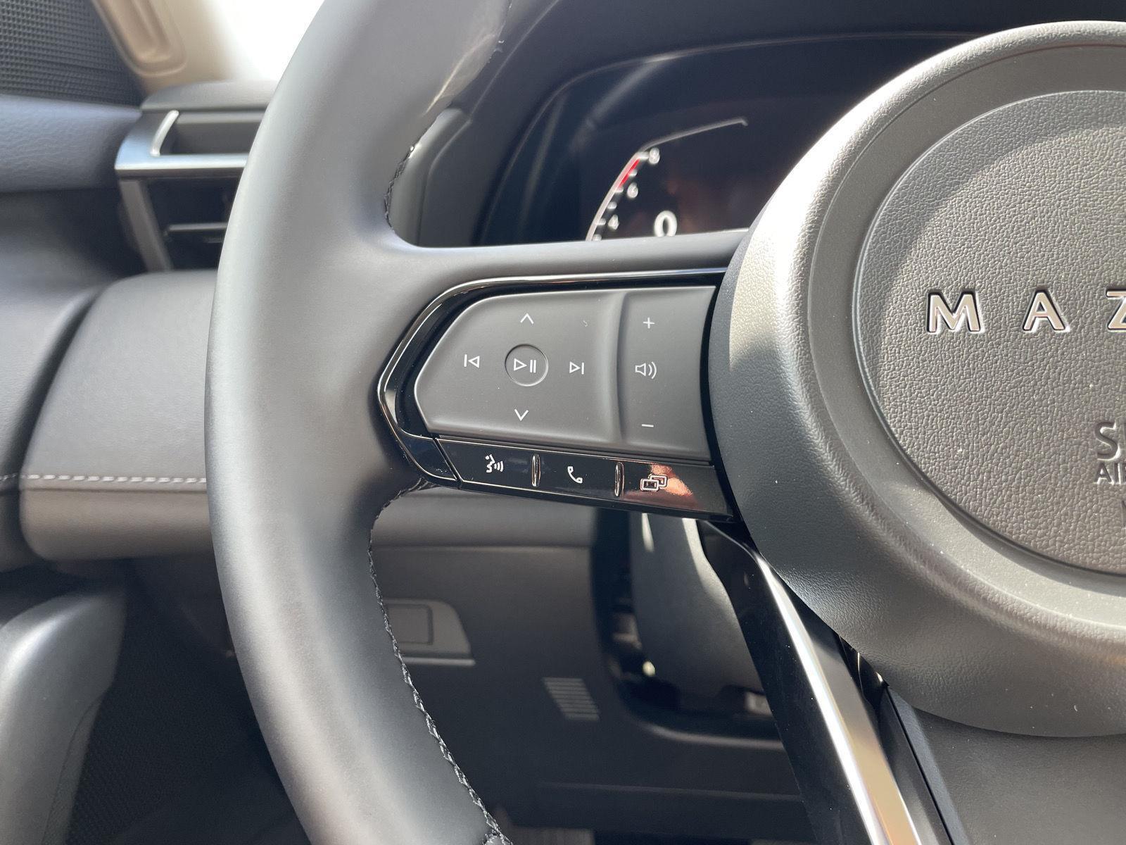 Vehicle photo 12