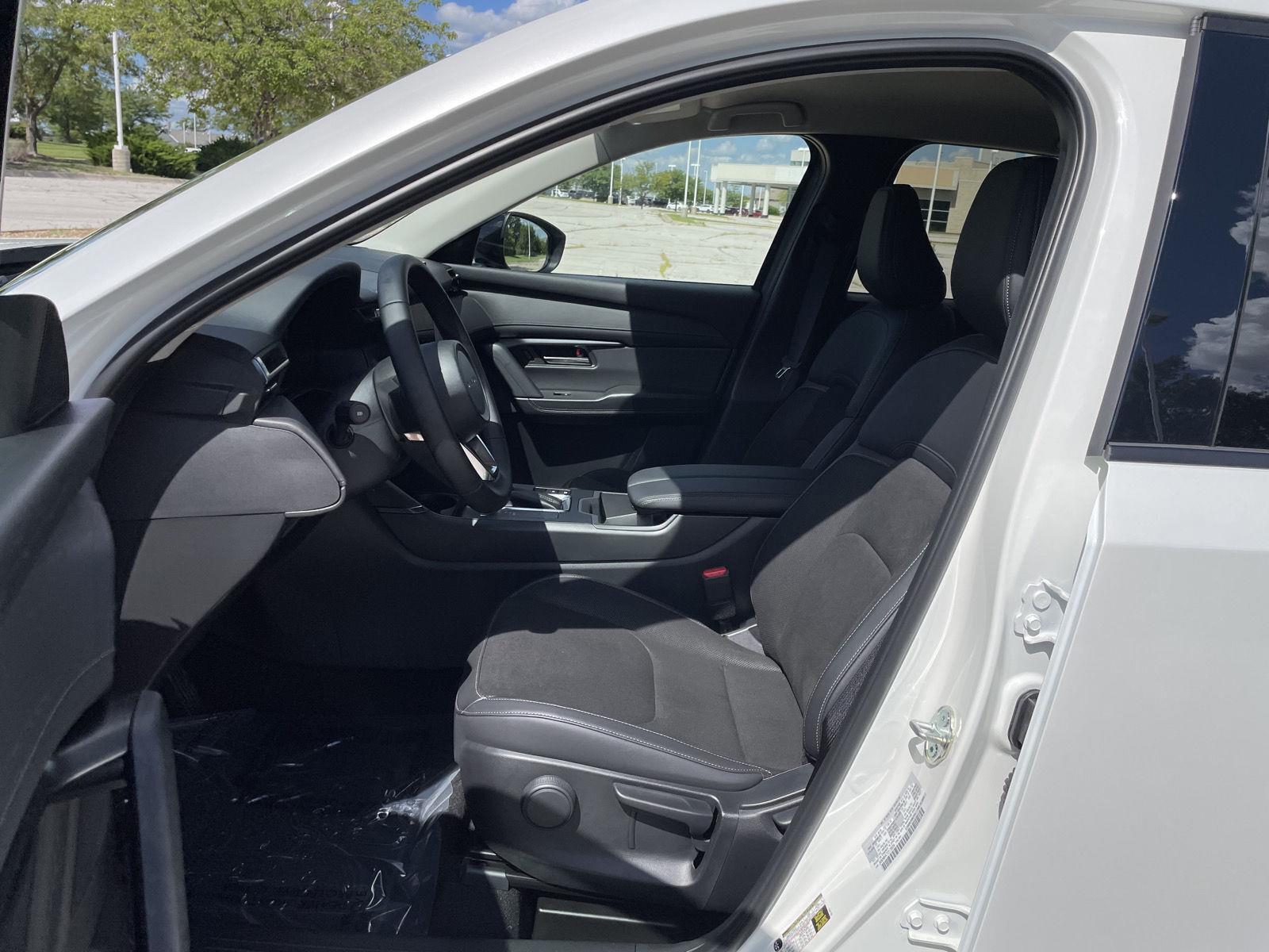 Vehicle photo 16