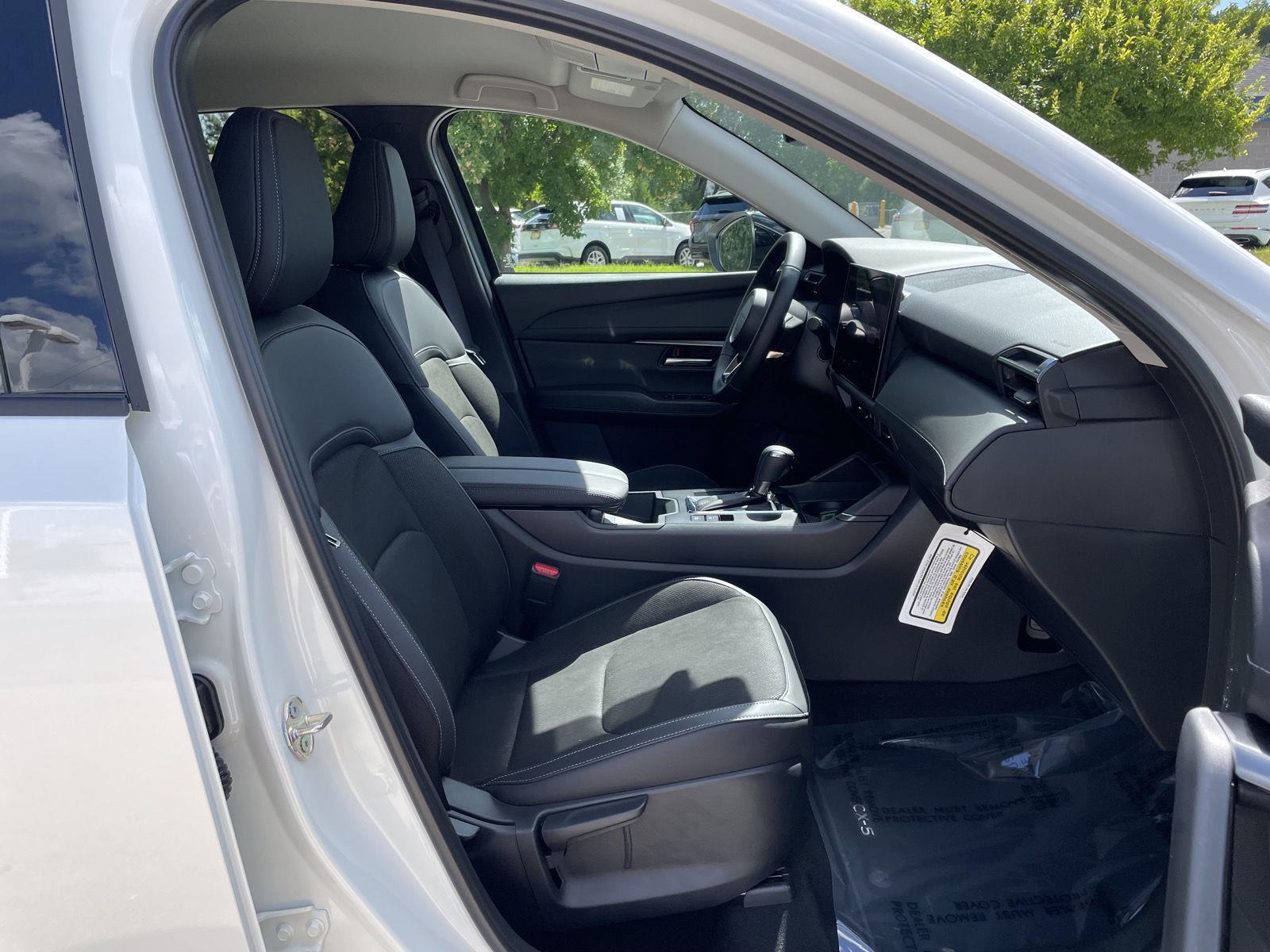 Vehicle photo 18