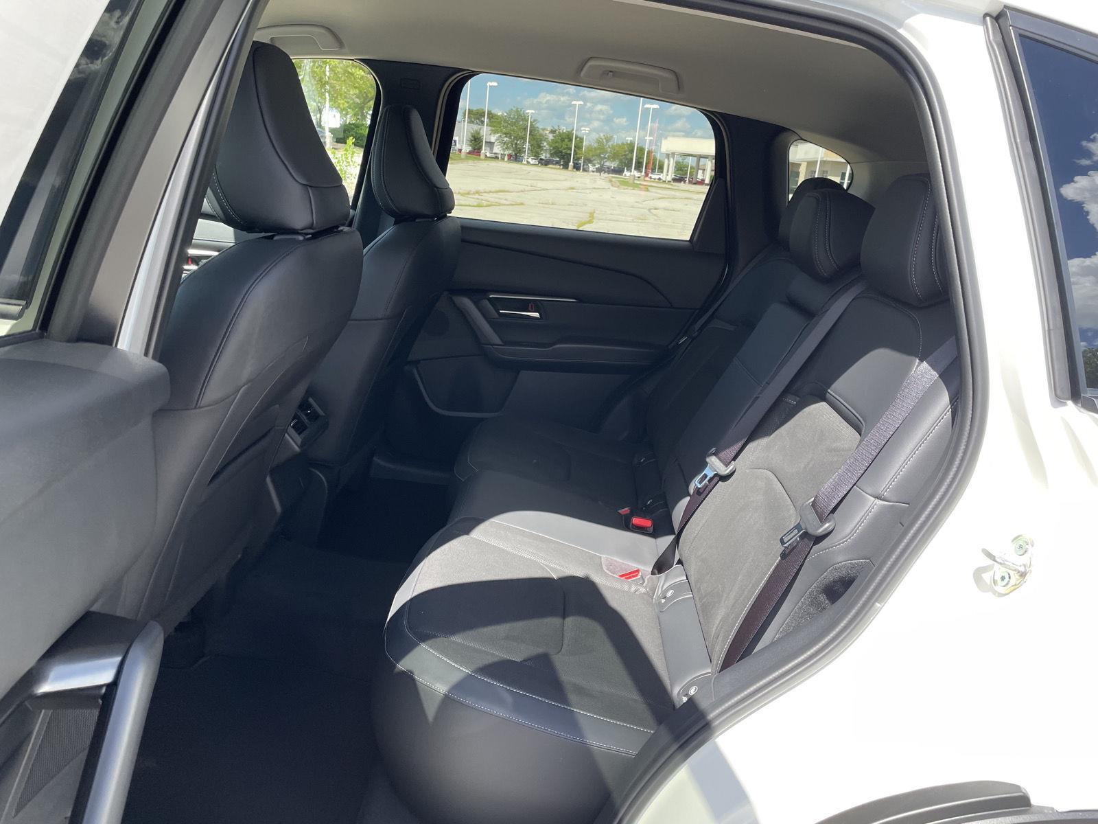 Vehicle photo 19