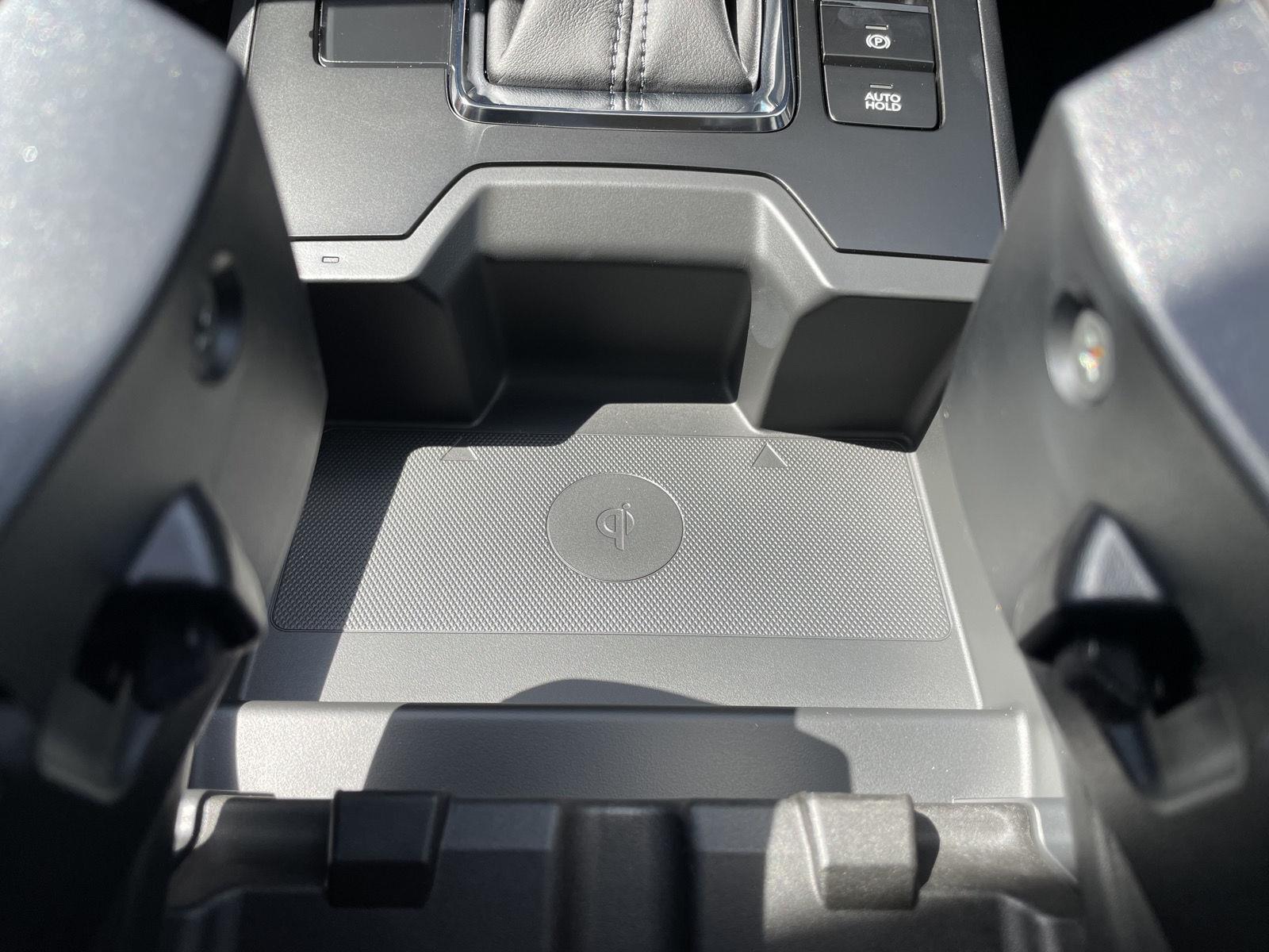 Vehicle photo 26