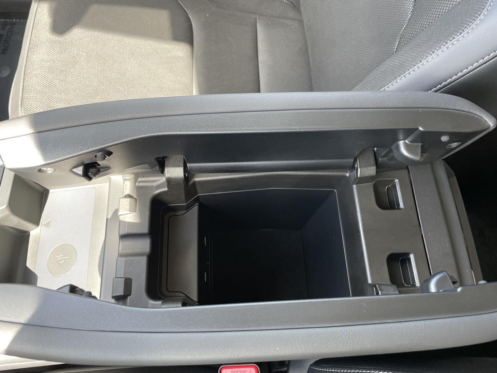 Vehicle photo 27