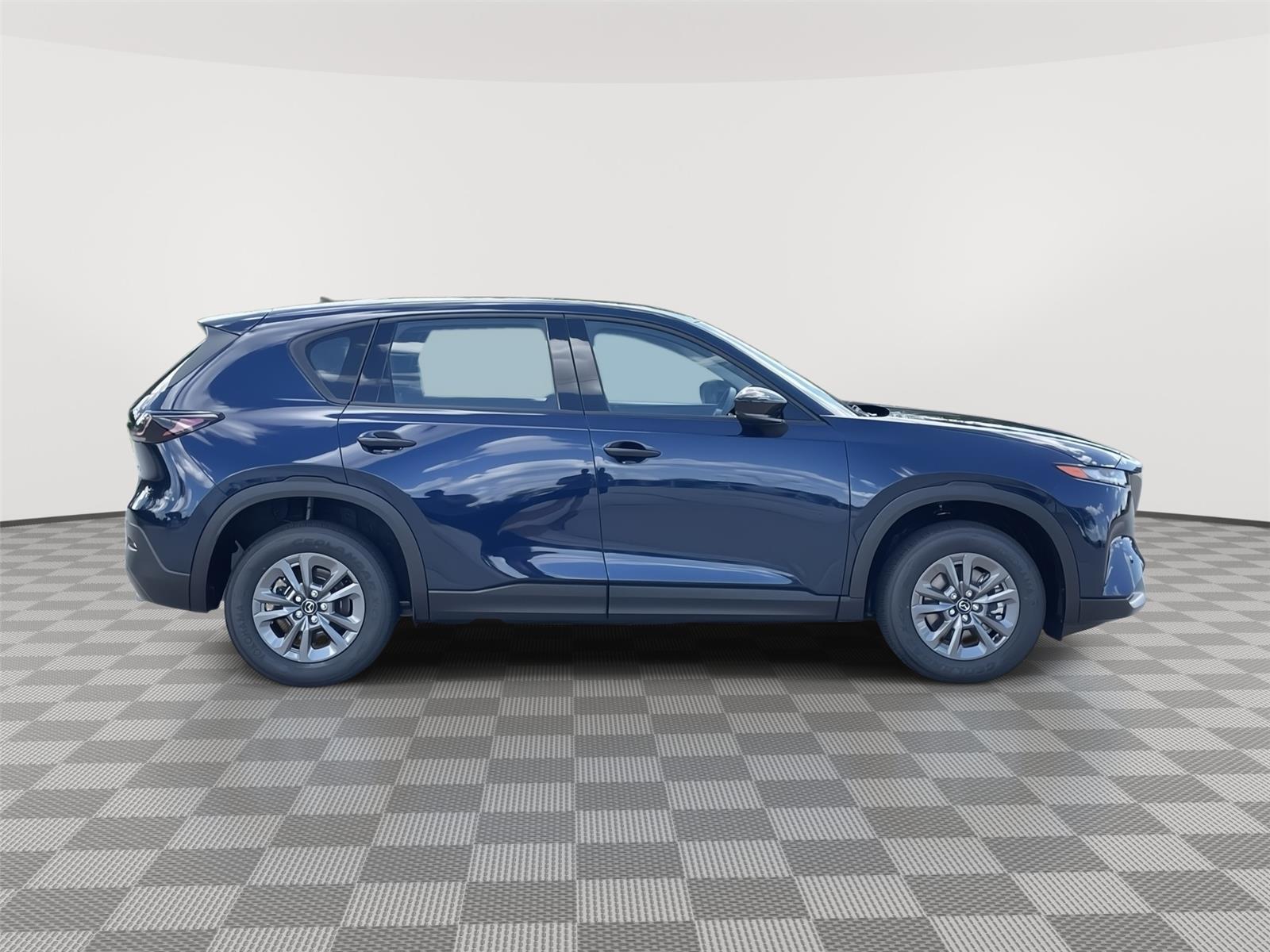 Vehicle photo 6