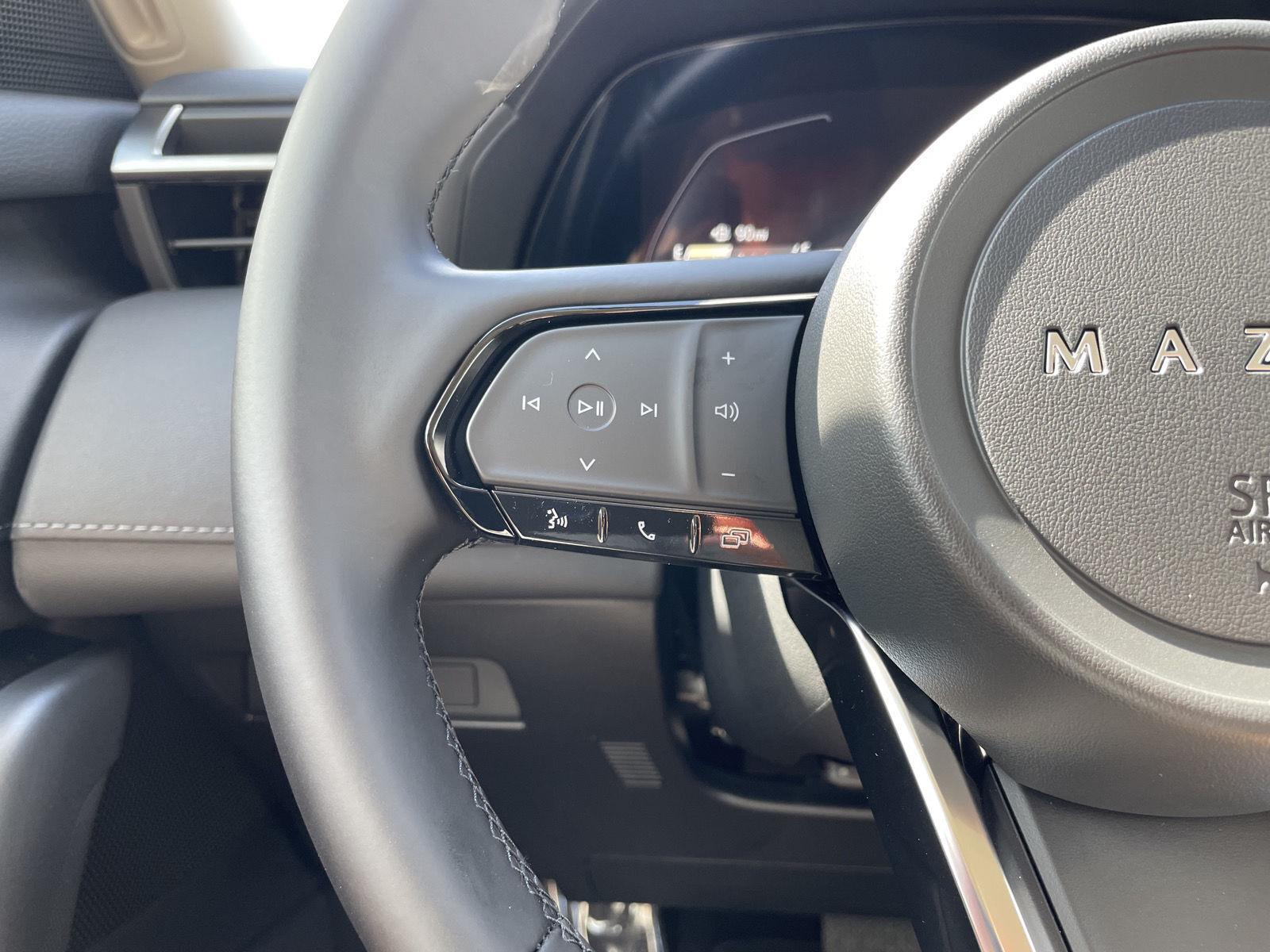 Vehicle photo 12