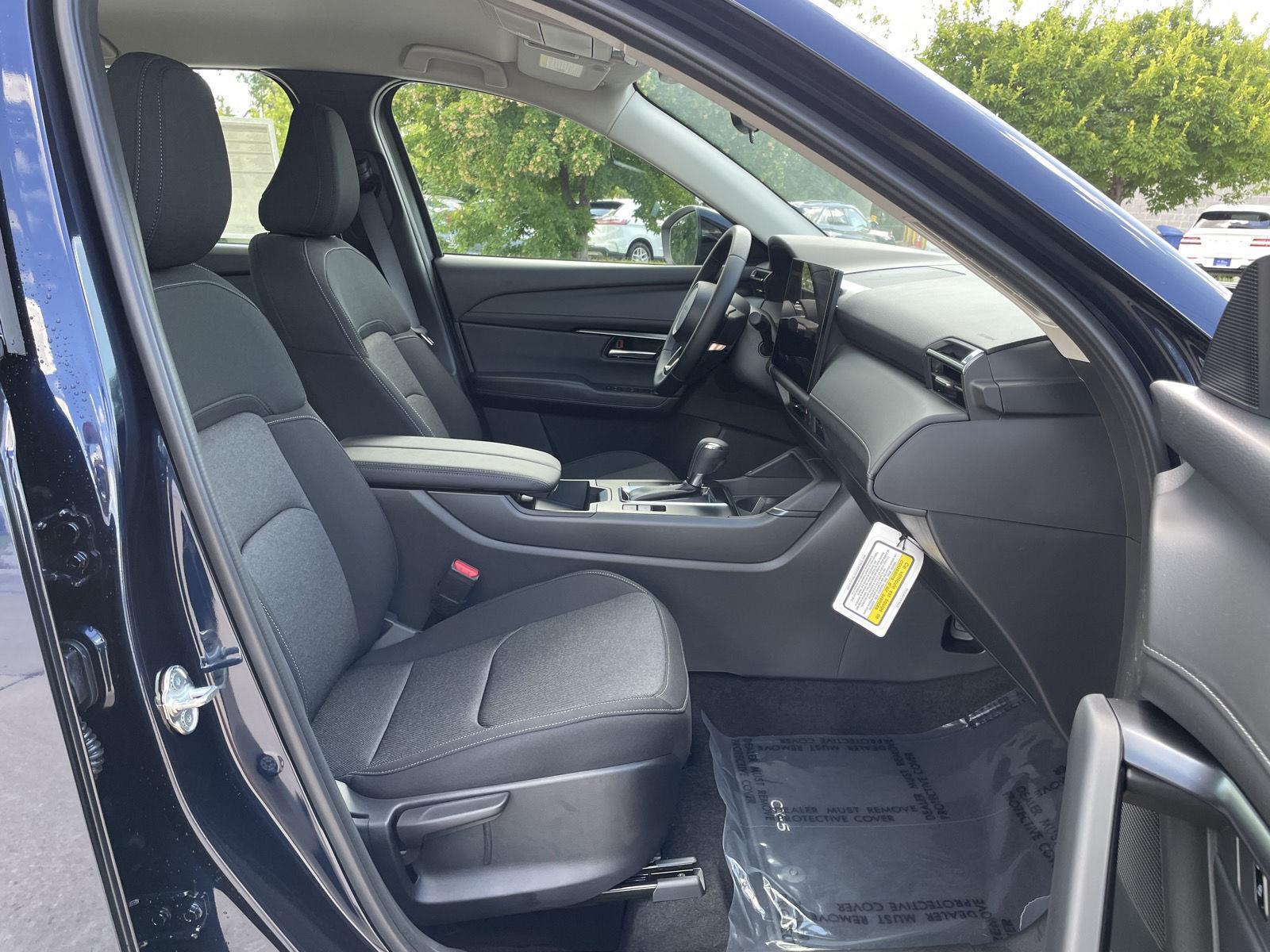 Vehicle photo 18