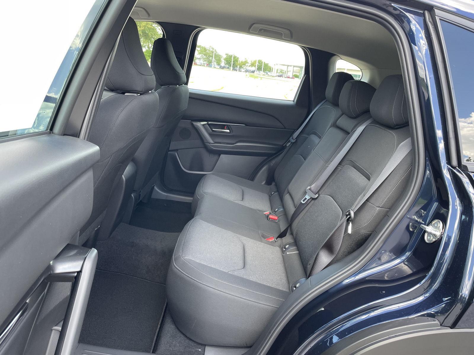 Vehicle photo 19