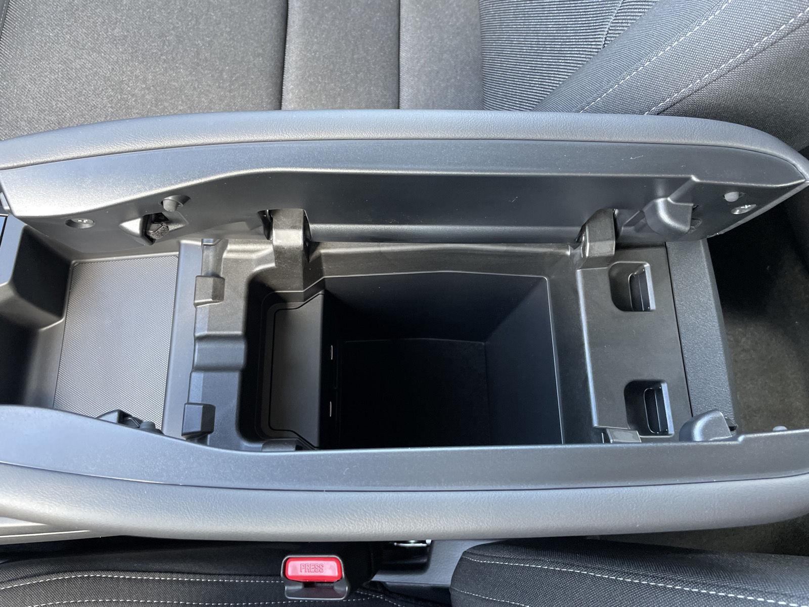 Vehicle photo 26