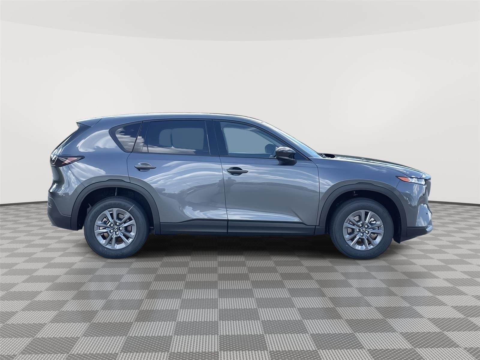 Vehicle photo 5