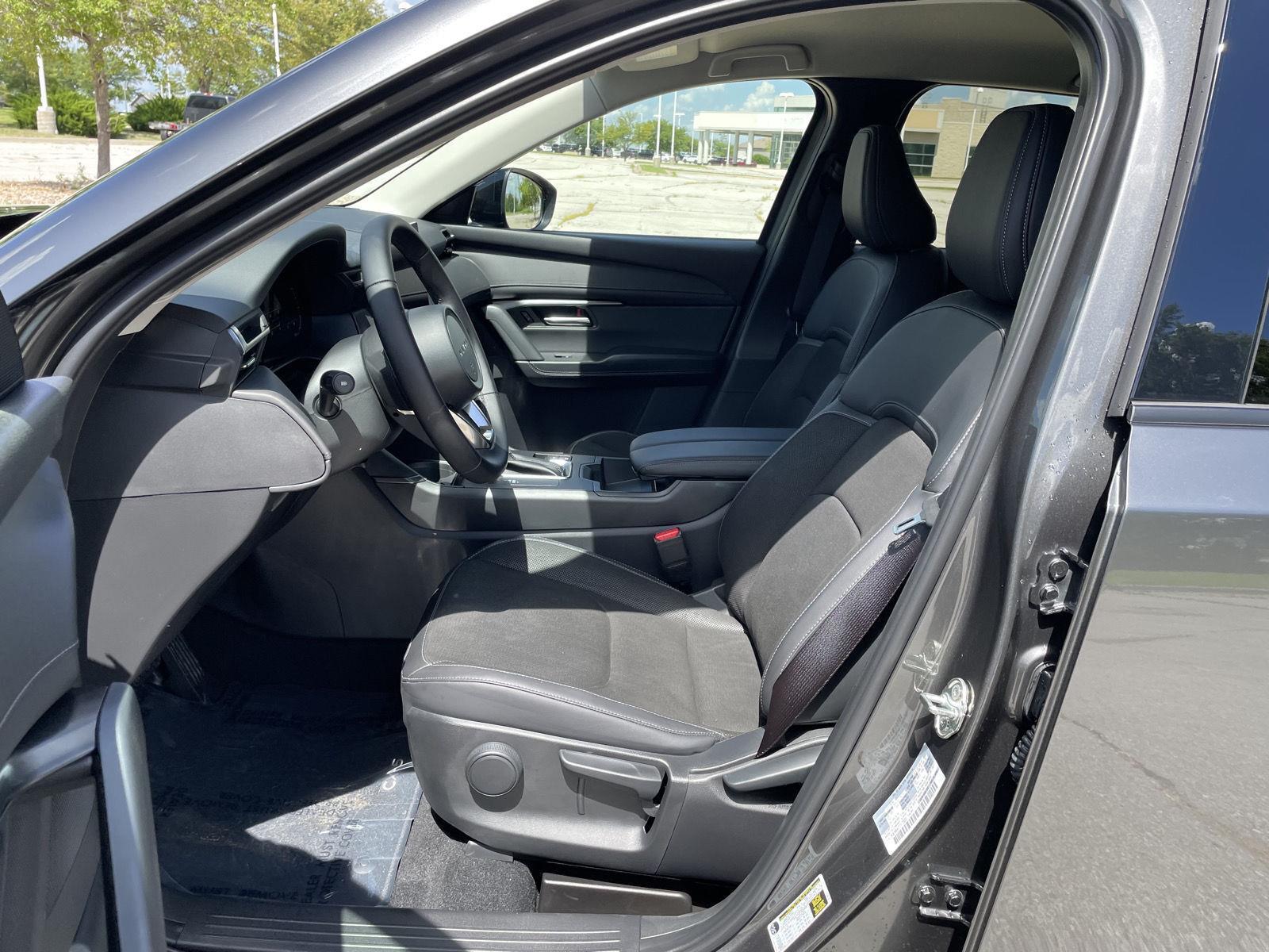Vehicle photo 15