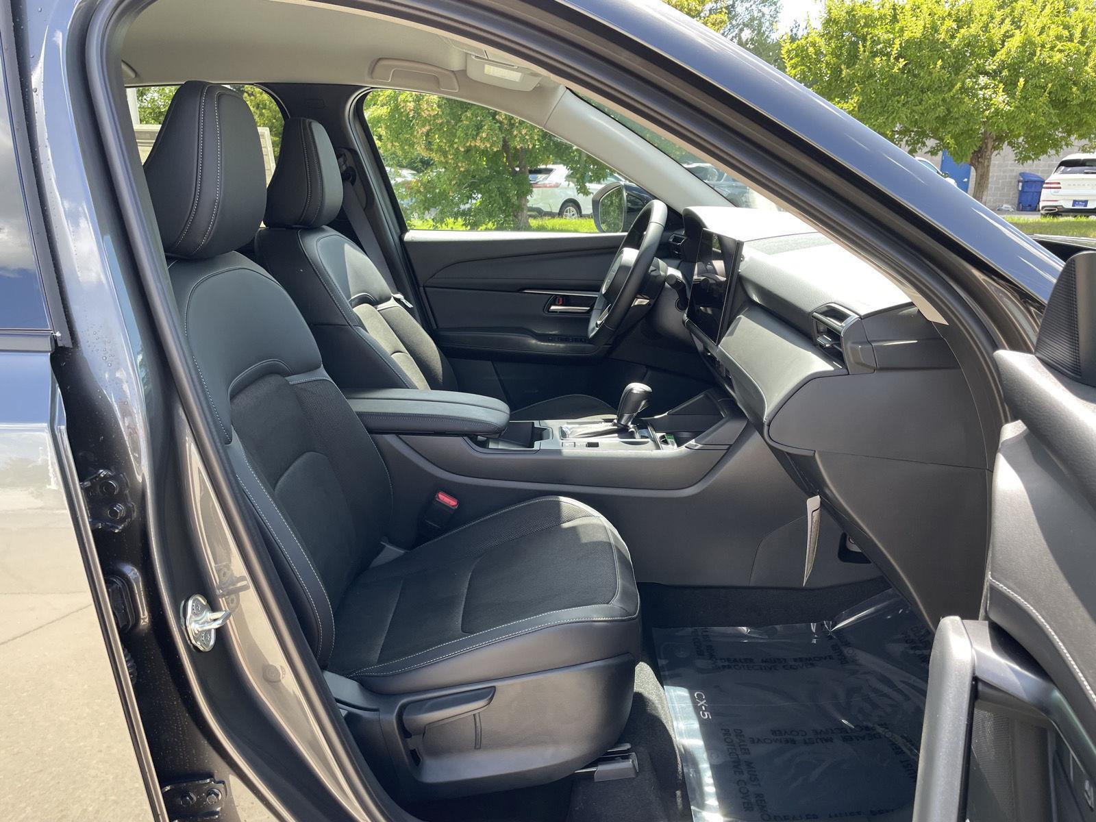 Vehicle photo 17