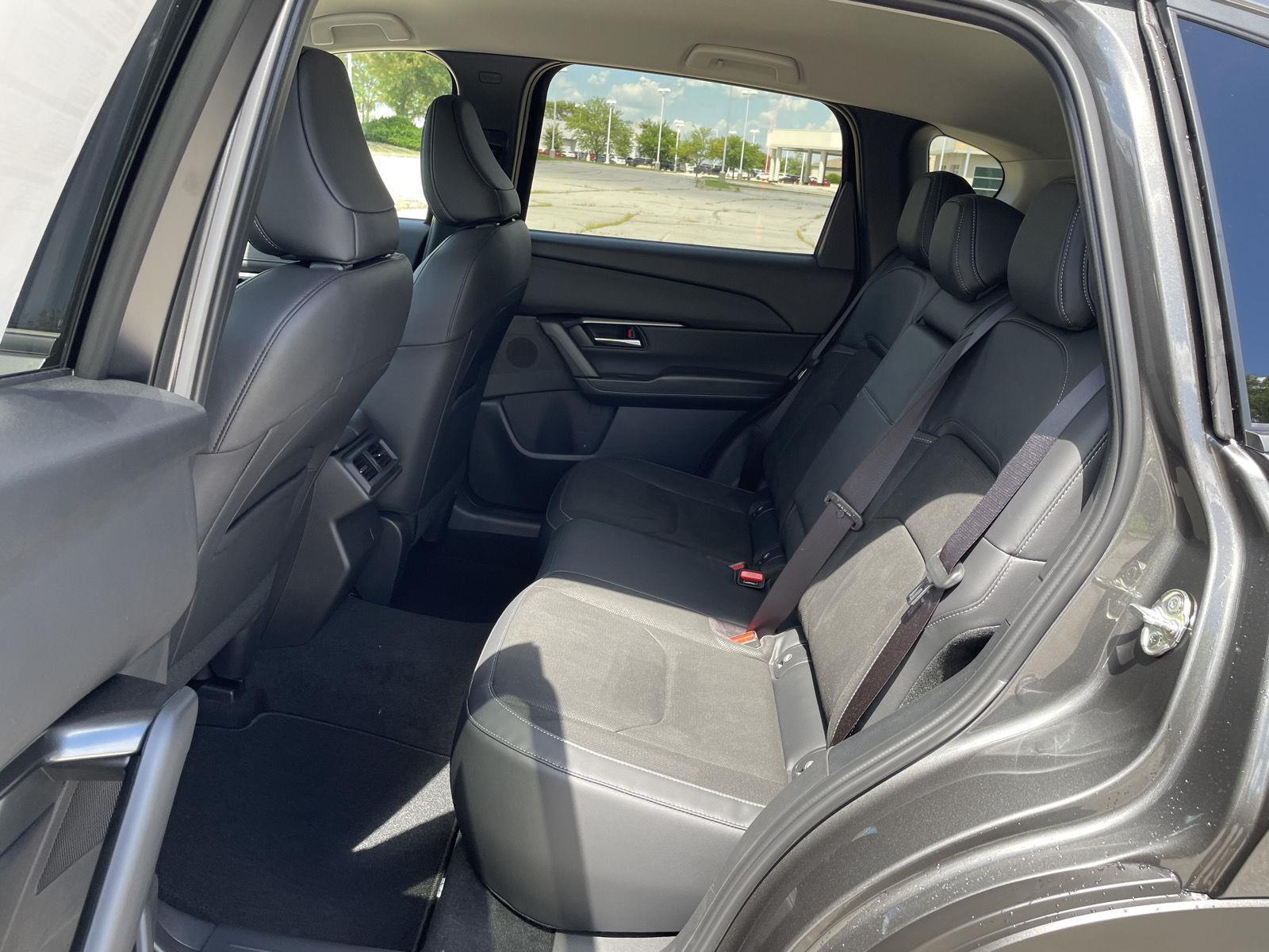 Vehicle photo 18