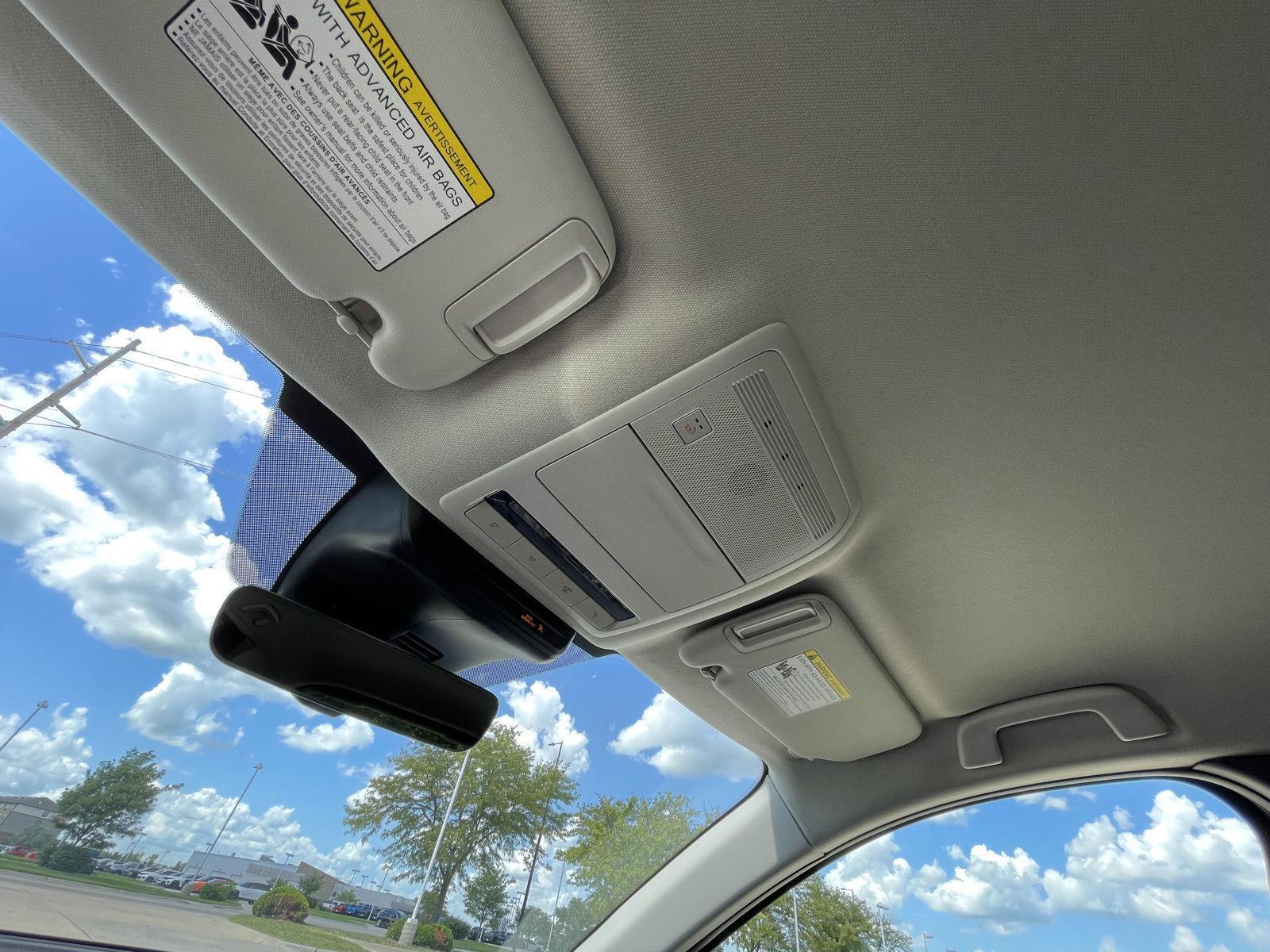 Vehicle photo 19