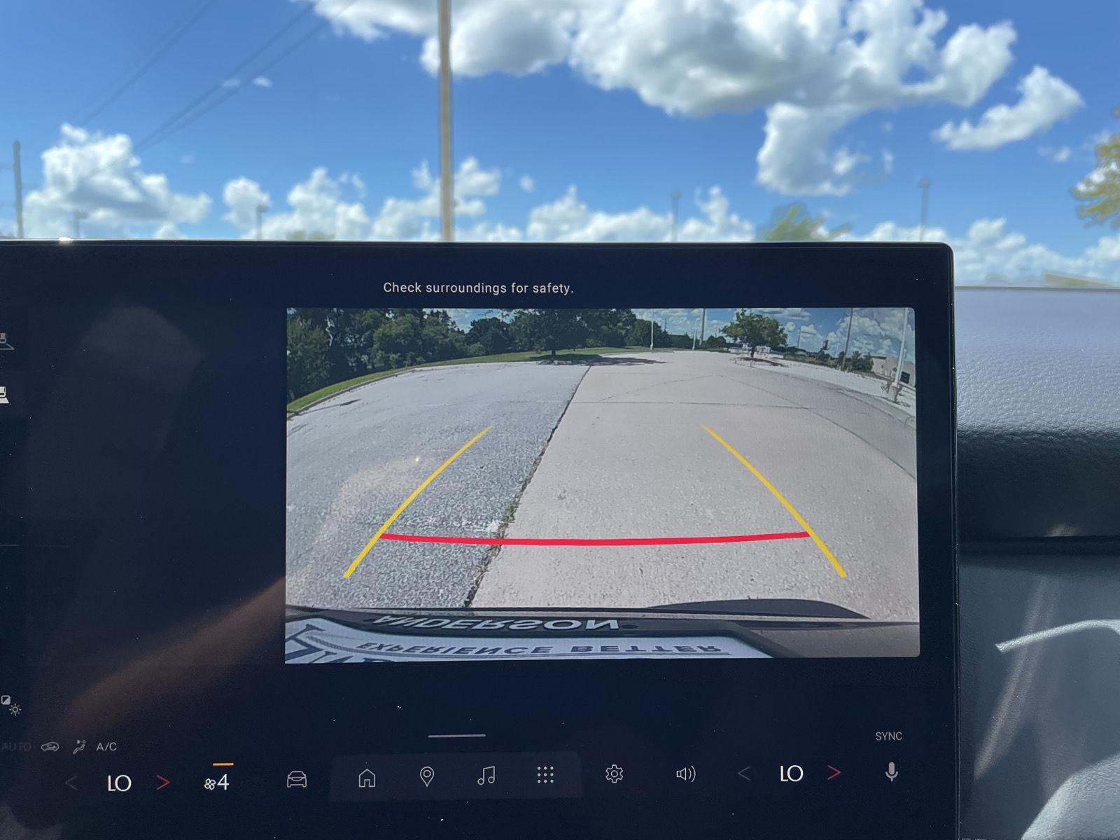 Vehicle photo 21