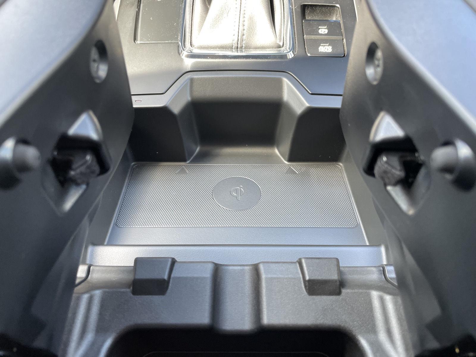 Vehicle photo 25