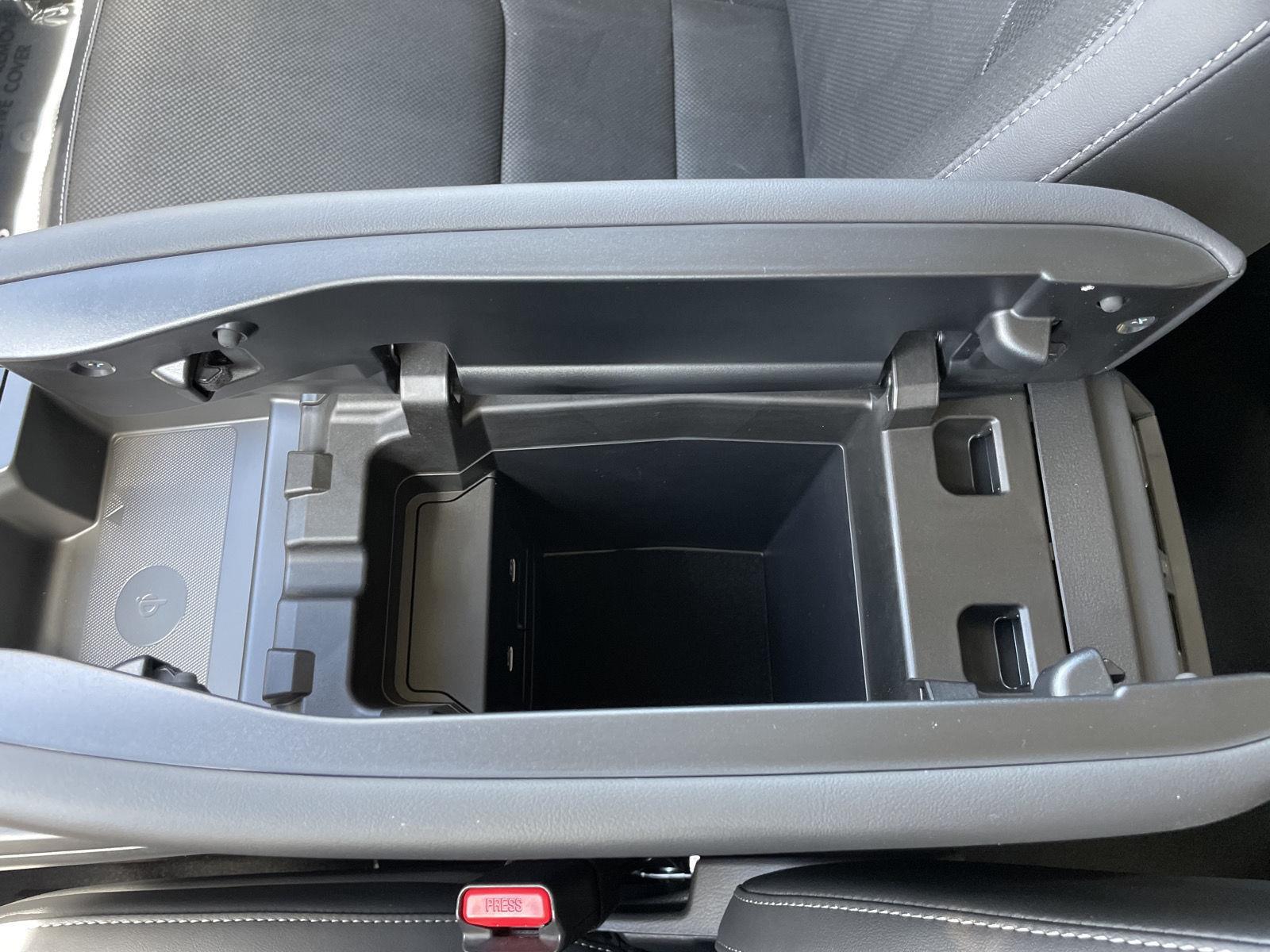 Vehicle photo 26