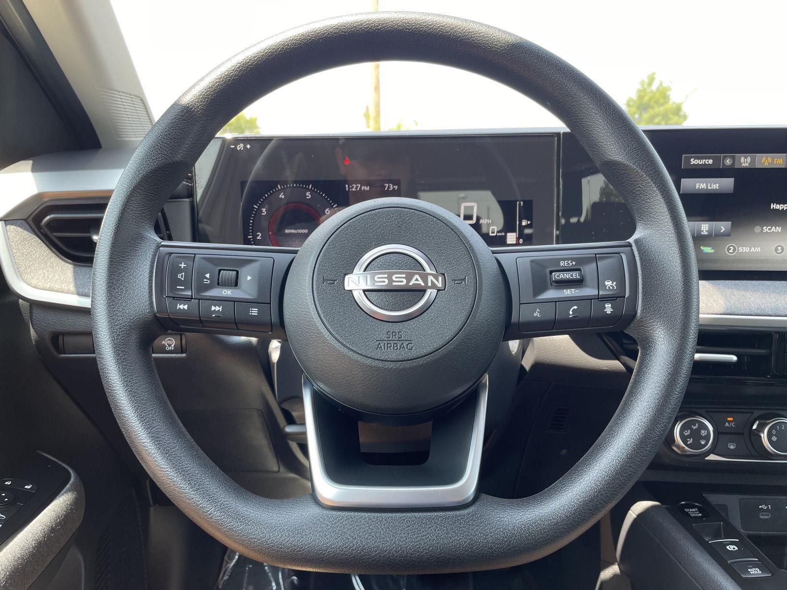 Vehicle photo 12