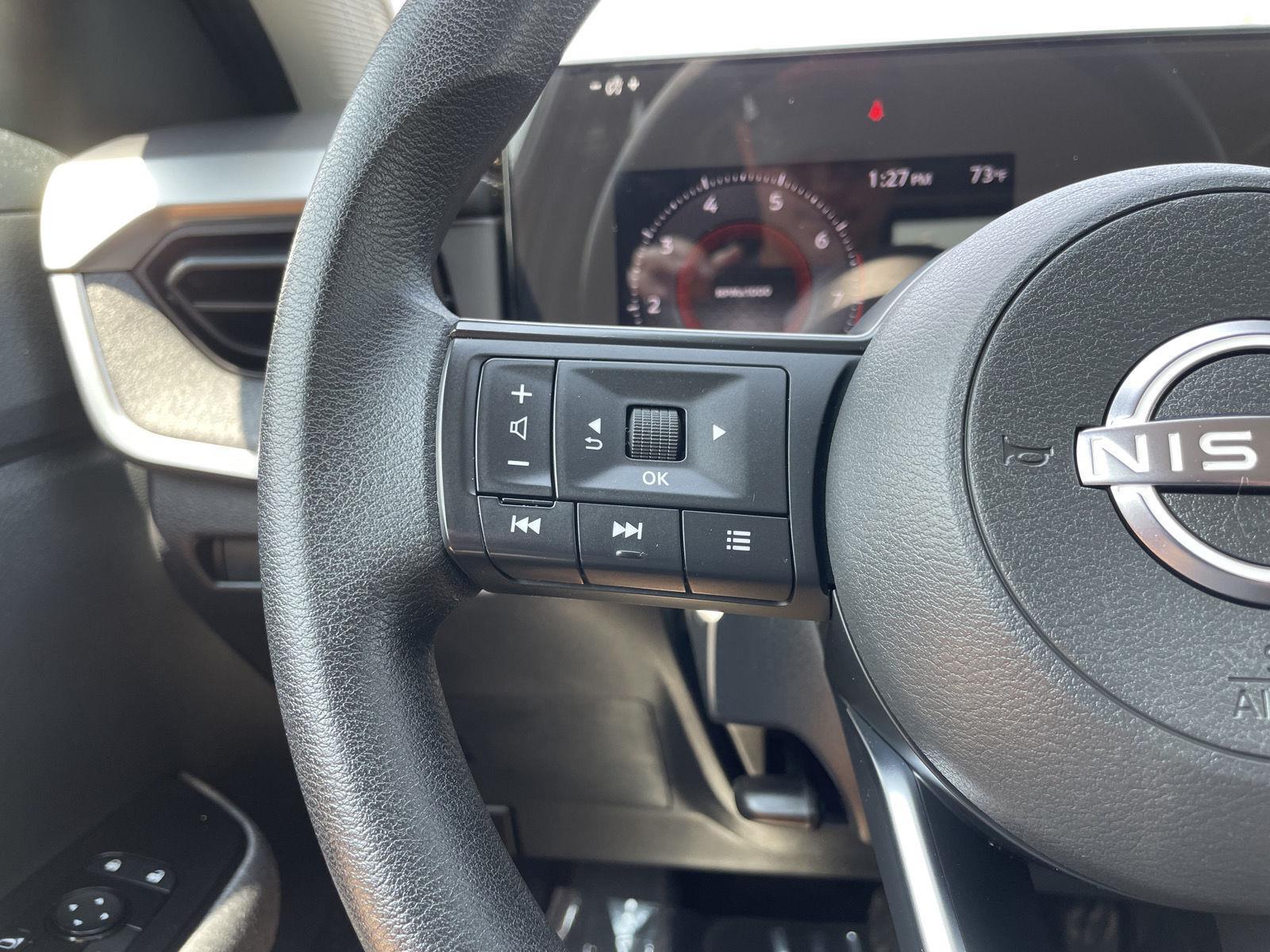 Vehicle photo 13