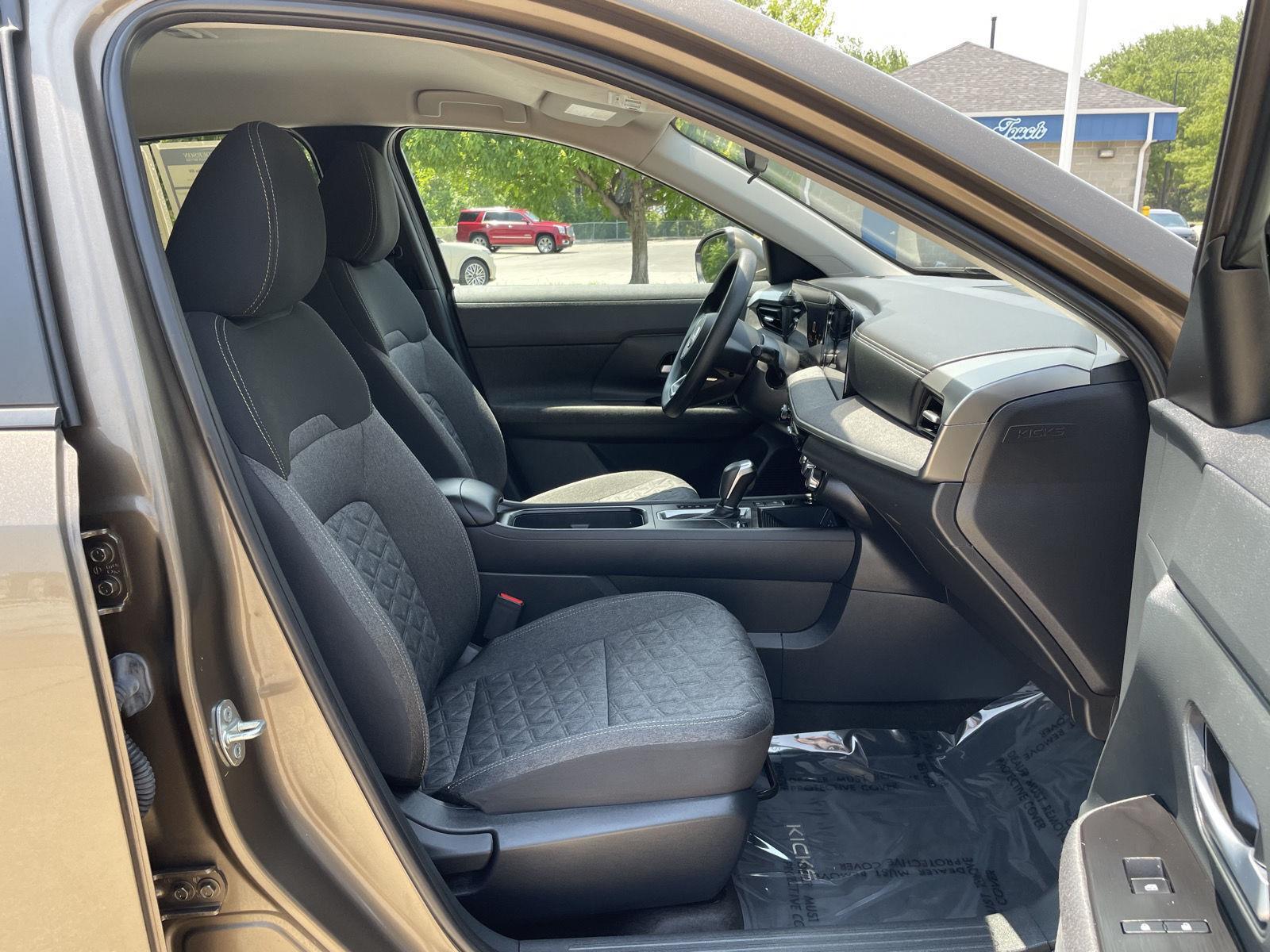 Vehicle photo 19