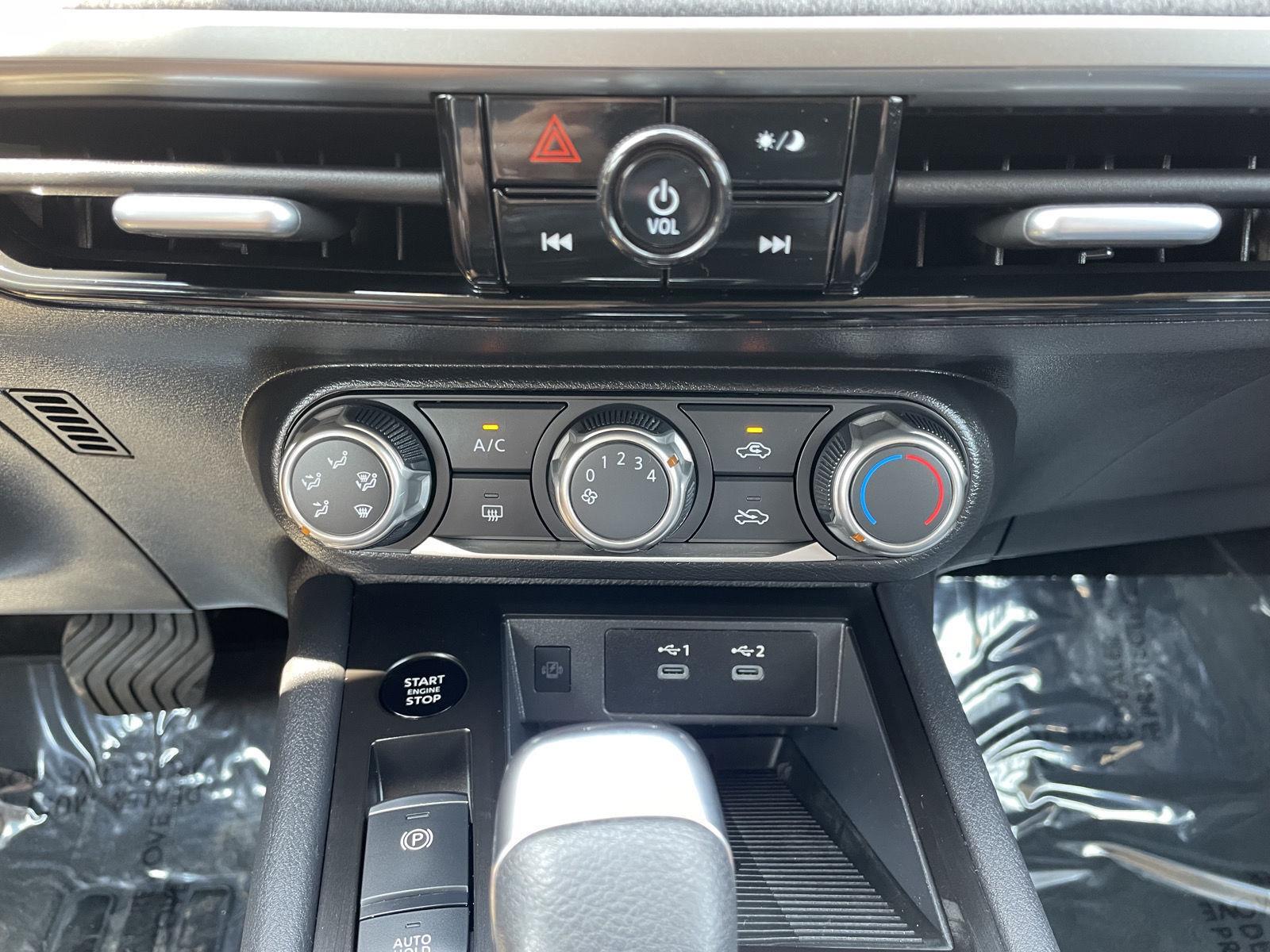 Vehicle photo 26