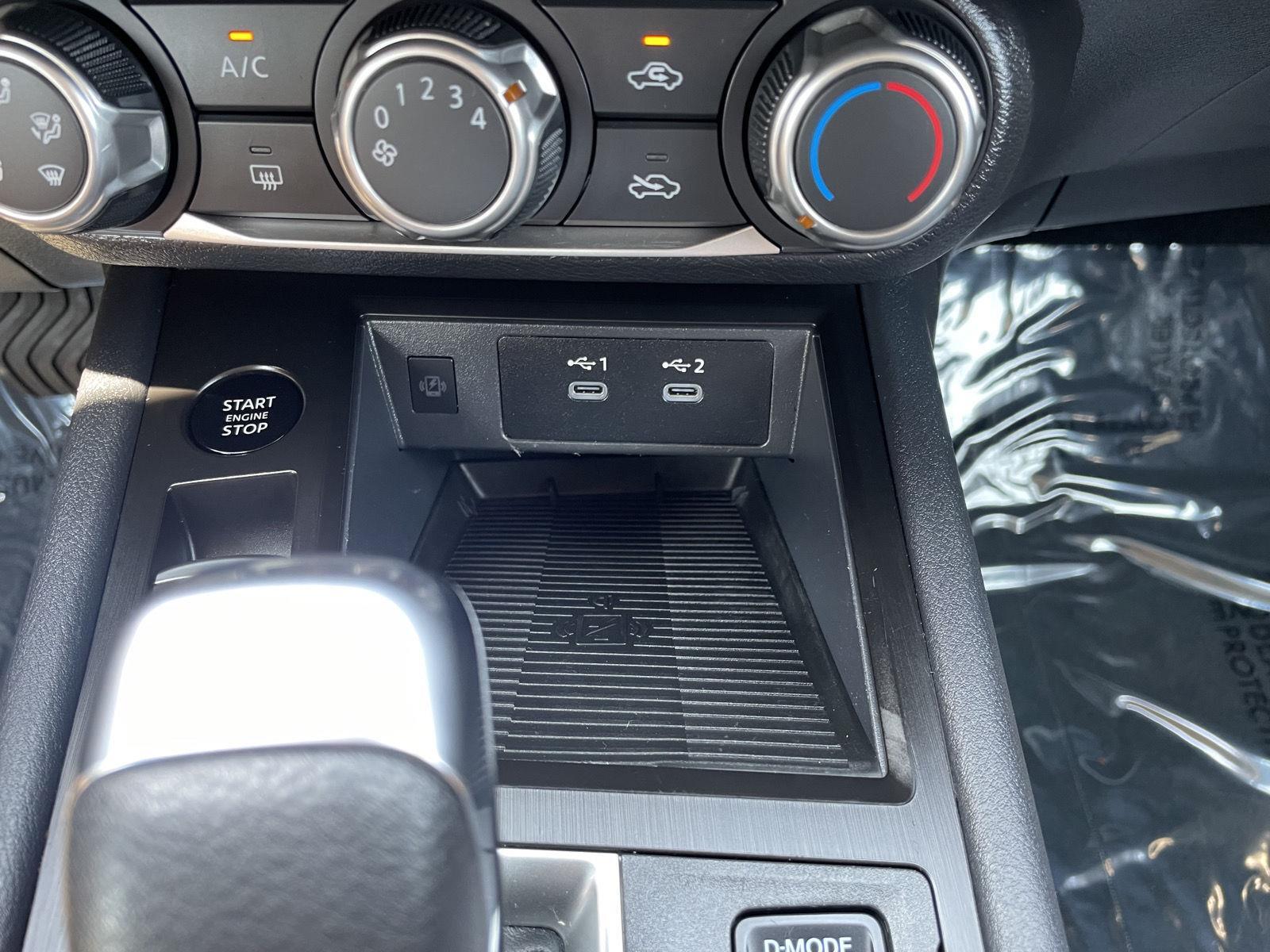 Vehicle photo 27