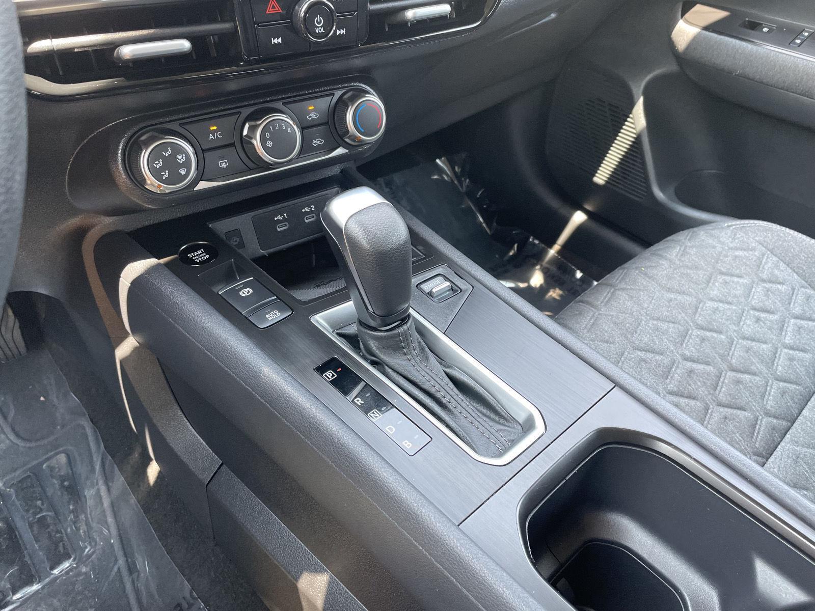 Vehicle photo 29