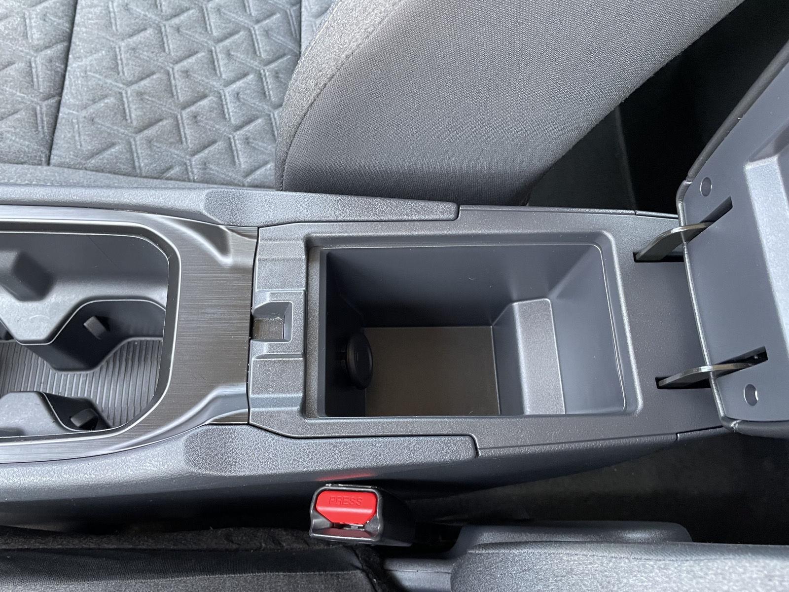 Vehicle photo 30