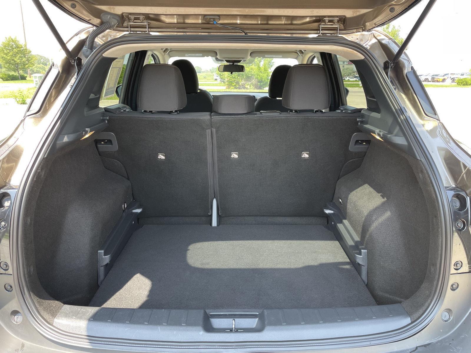 Vehicle photo 34