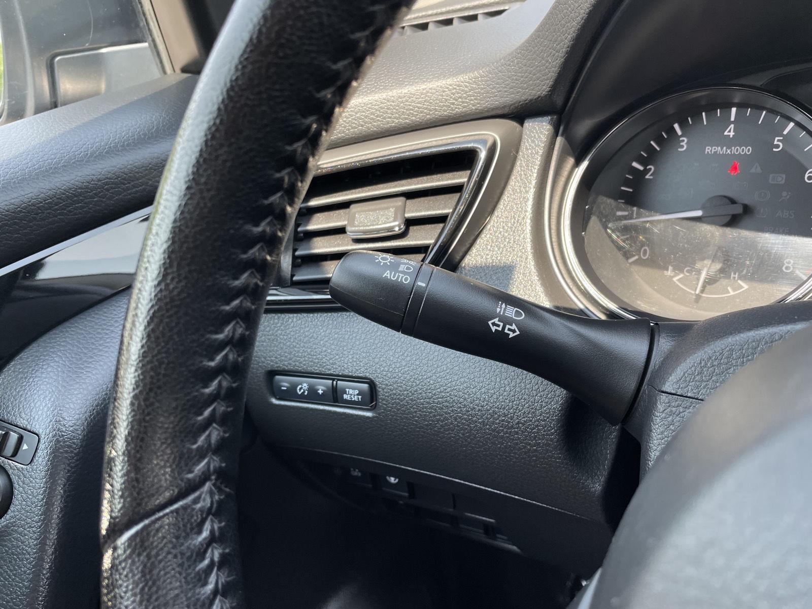 Vehicle photo 16