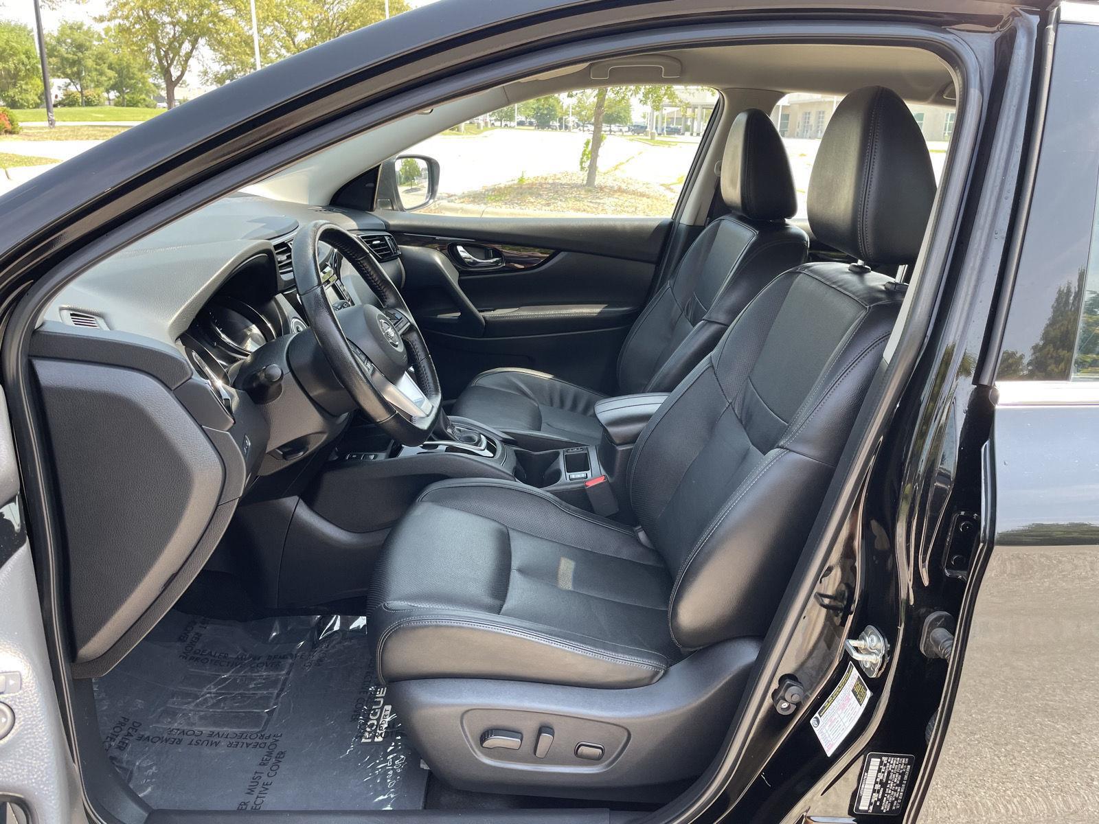 Vehicle photo 17