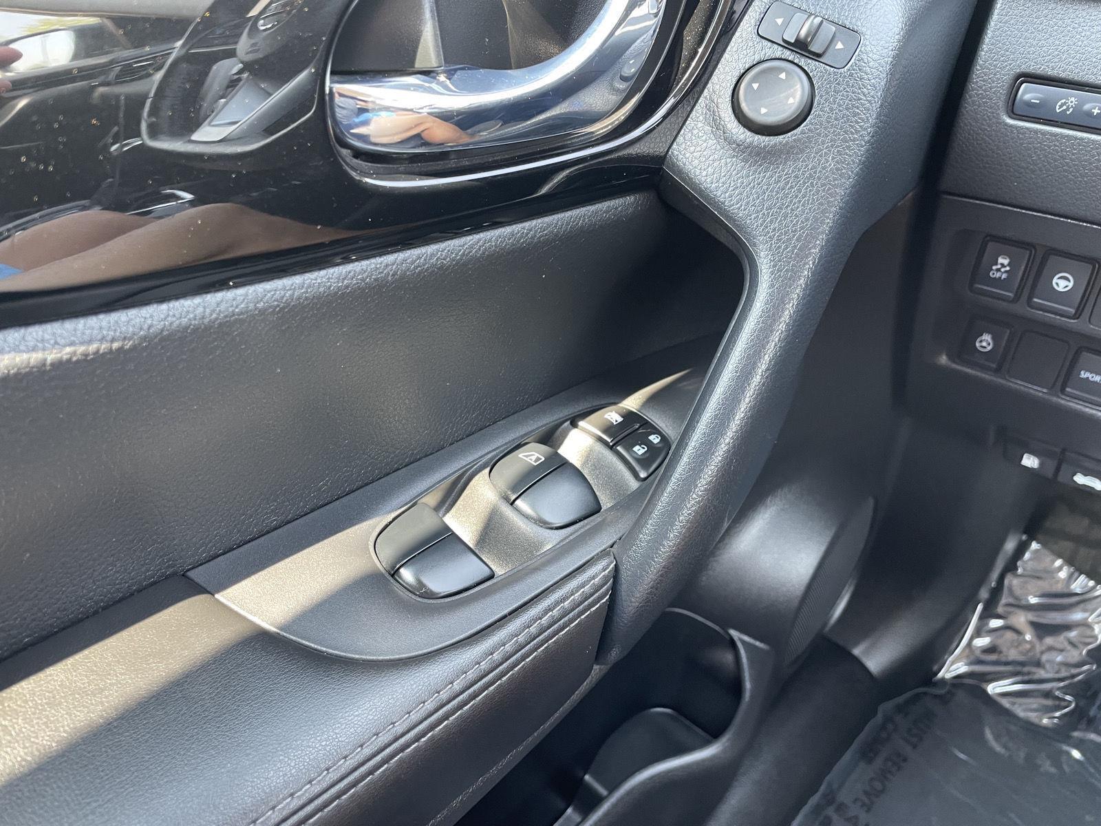 Vehicle photo 30