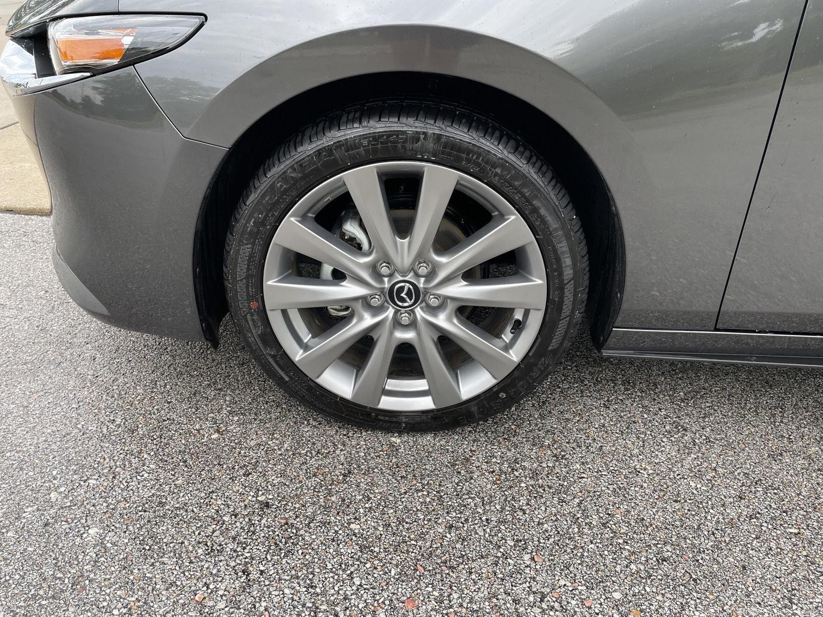 Vehicle photo 10