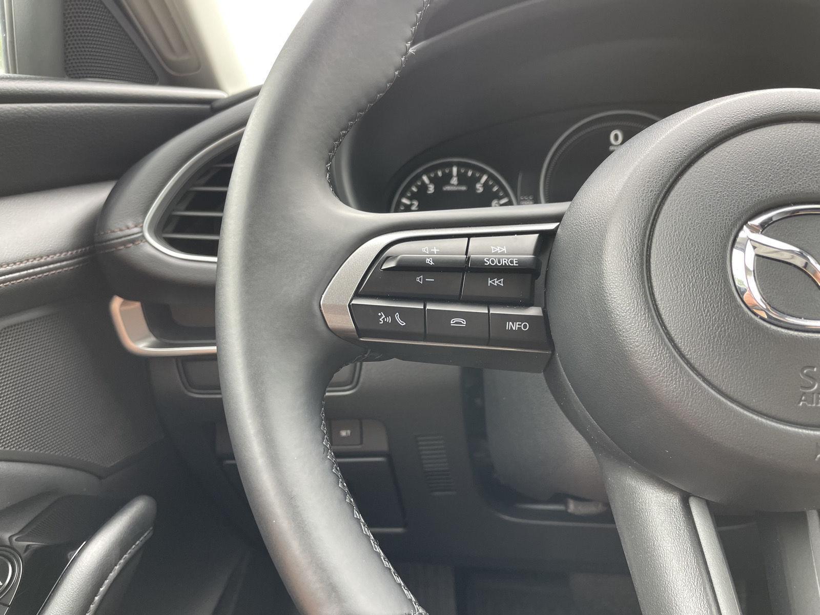 Vehicle photo 13